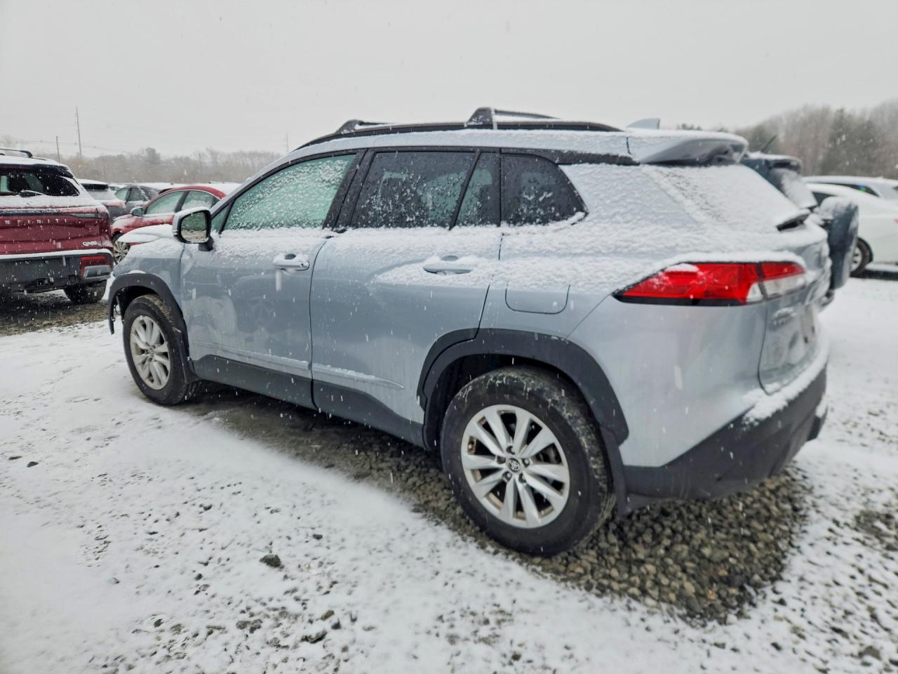 2022 TOYOTA COROLLA CROSS LE photo 2