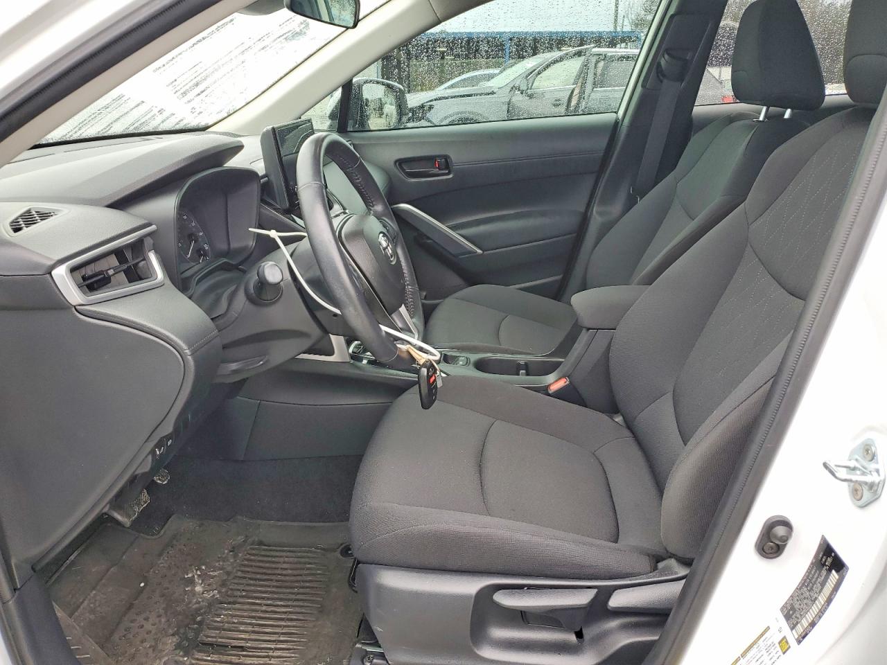 2023 TOYOTA COROLLA CROSS LE photo 13