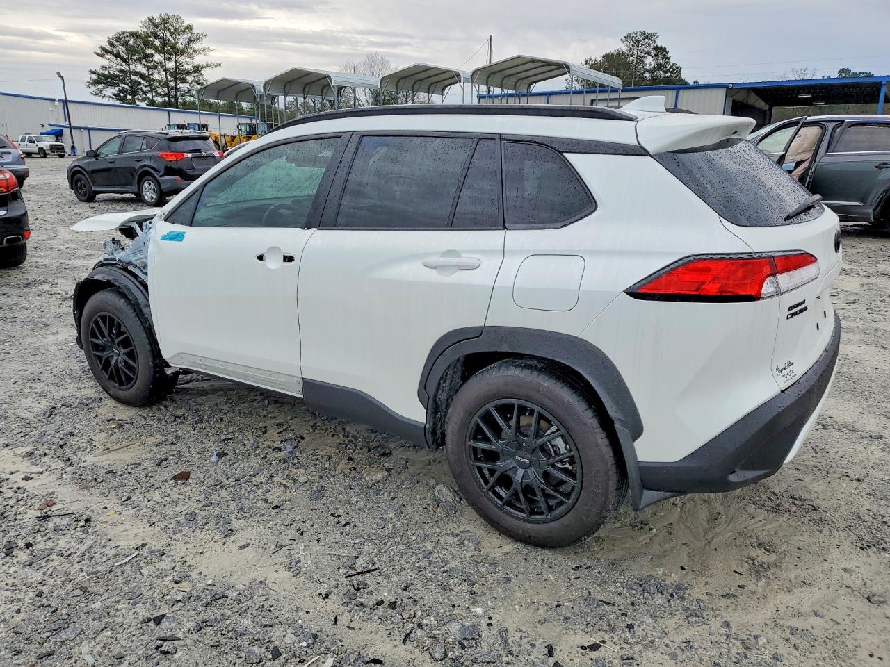 2023 TOYOTA COROLLA CROSS LE photo 3