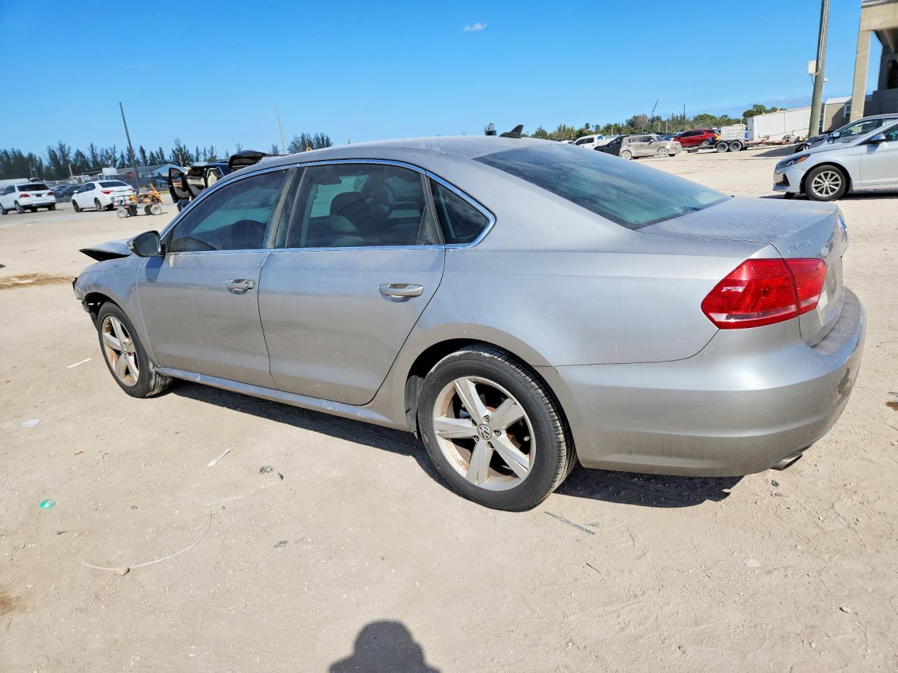2012 VOLKSWAGEN PASSAT SE photo 3
