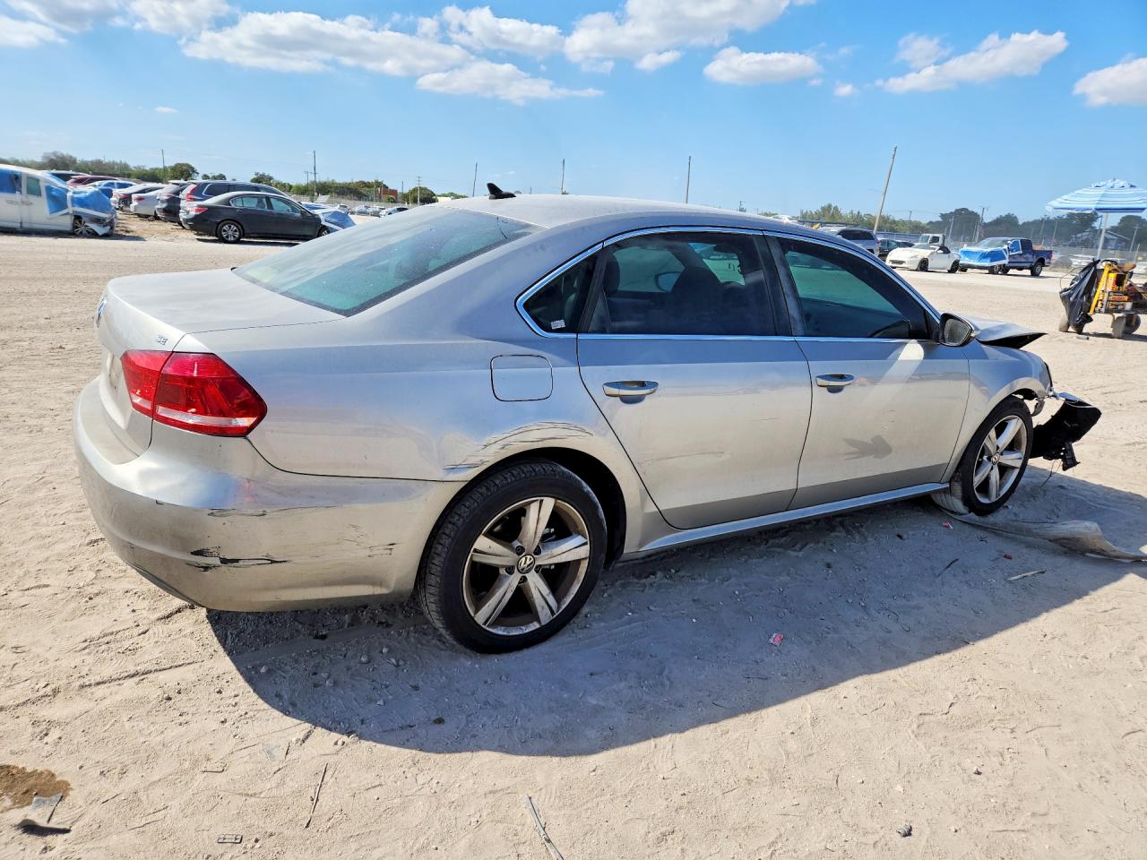 2012 VOLKSWAGEN PASSAT SE photo 5