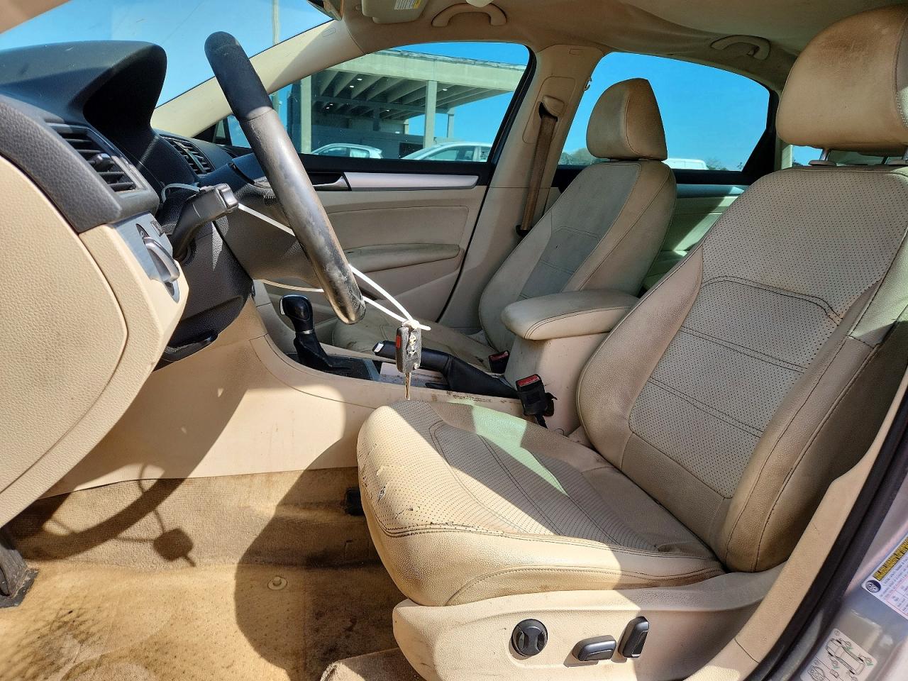 2012 VOLKSWAGEN PASSAT SE photo 13