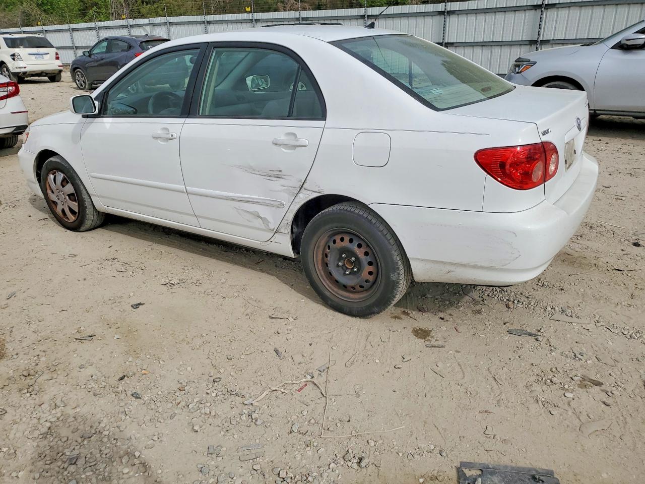 2005 TOYOTA COROLLA LE photo 2