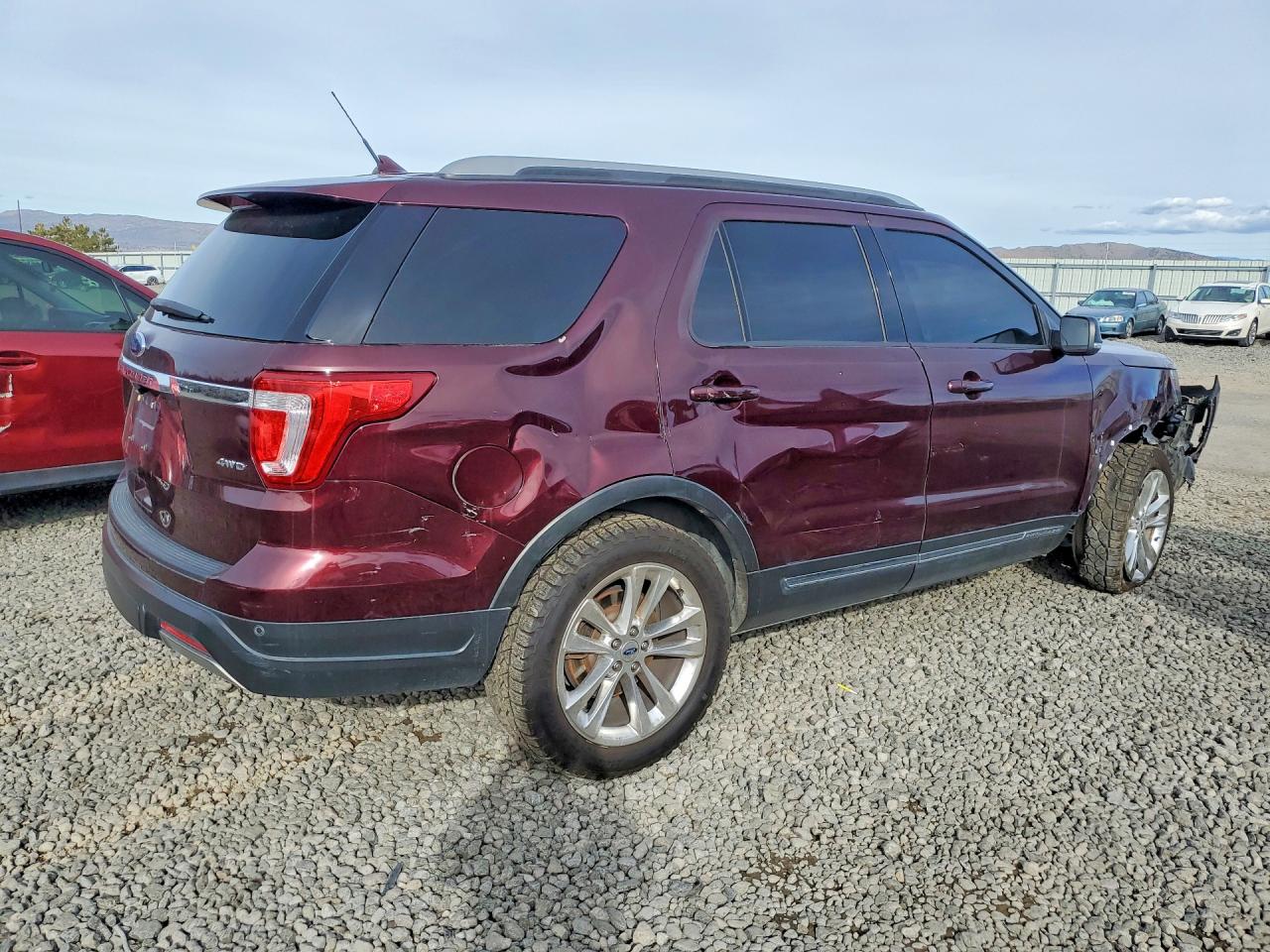 2019 FORD EXPLORER XLT photo 5