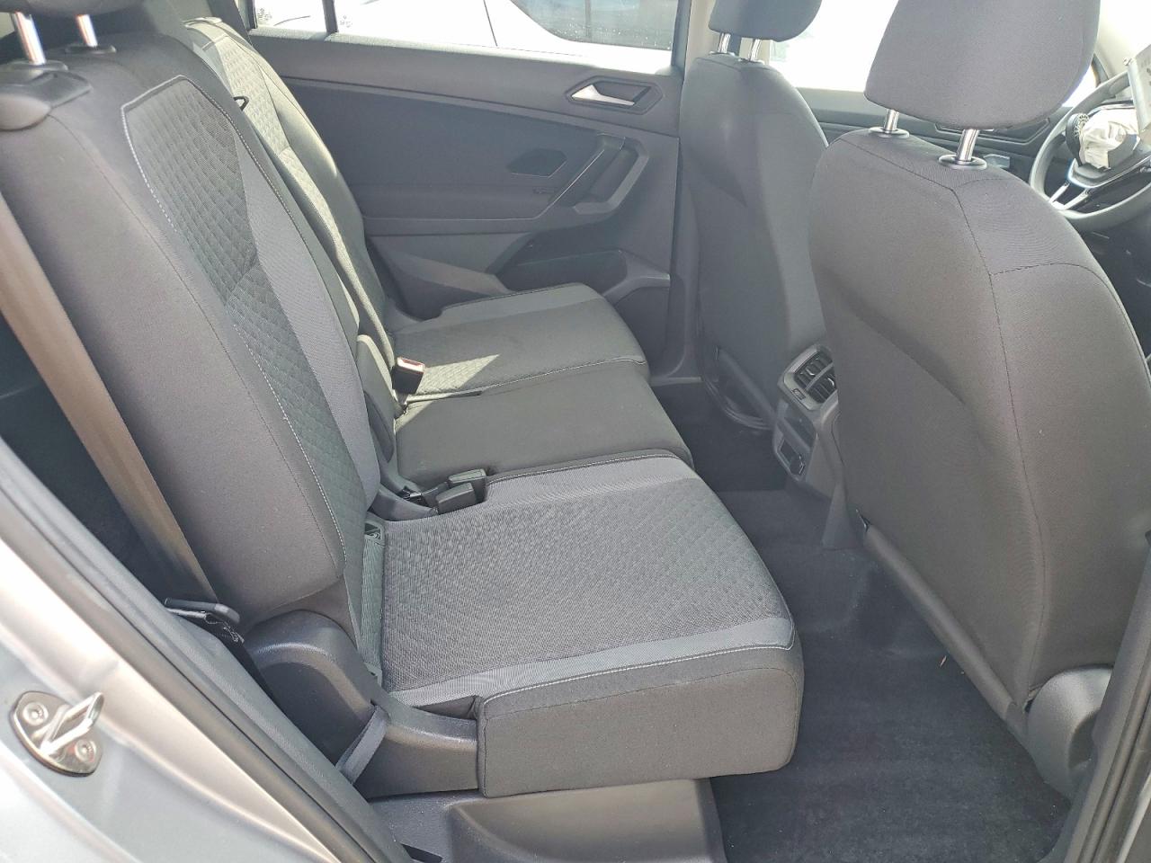 2021 VOLKSWAGEN TIGUAN S photo 21