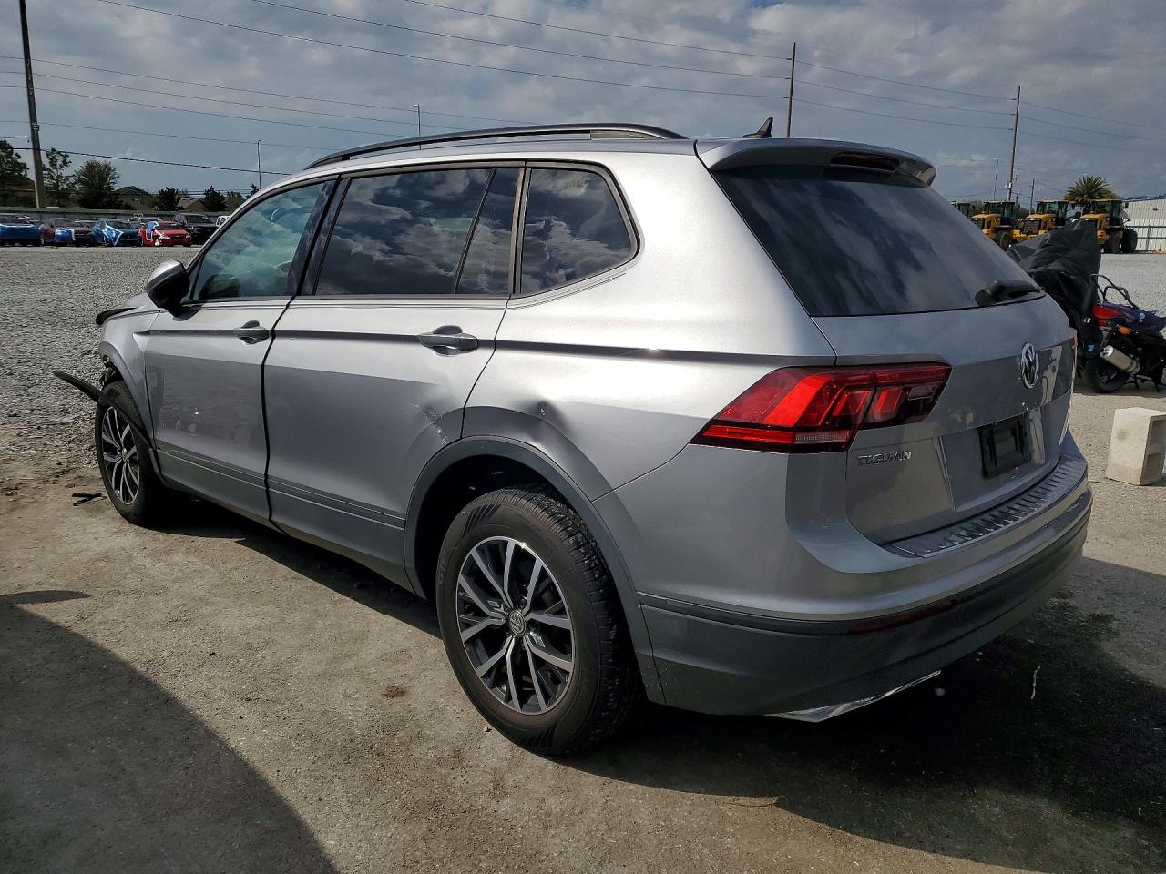 2021 VOLKSWAGEN TIGUAN S photo 3