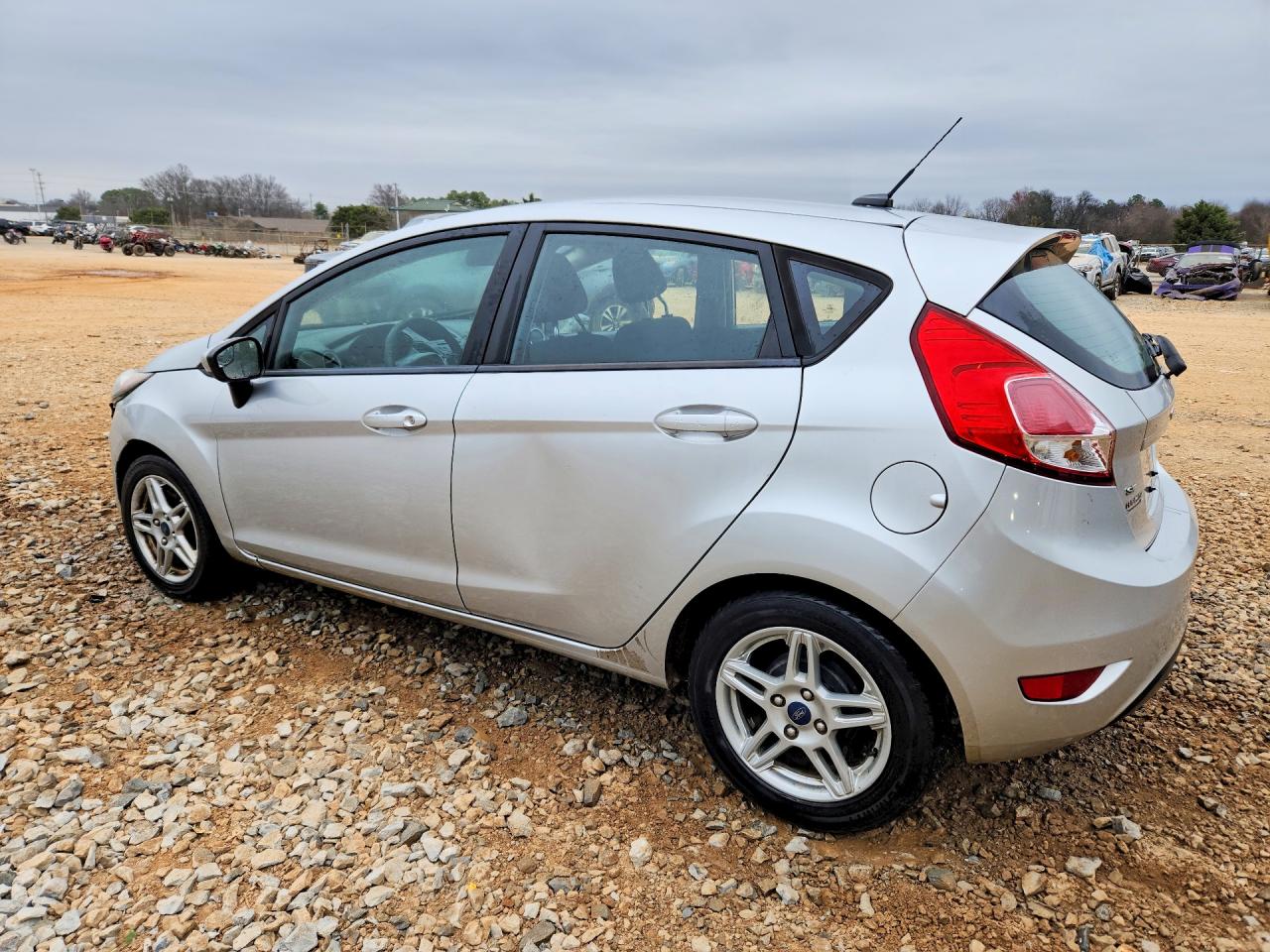 2019 FORD FIESTA SE photo 2