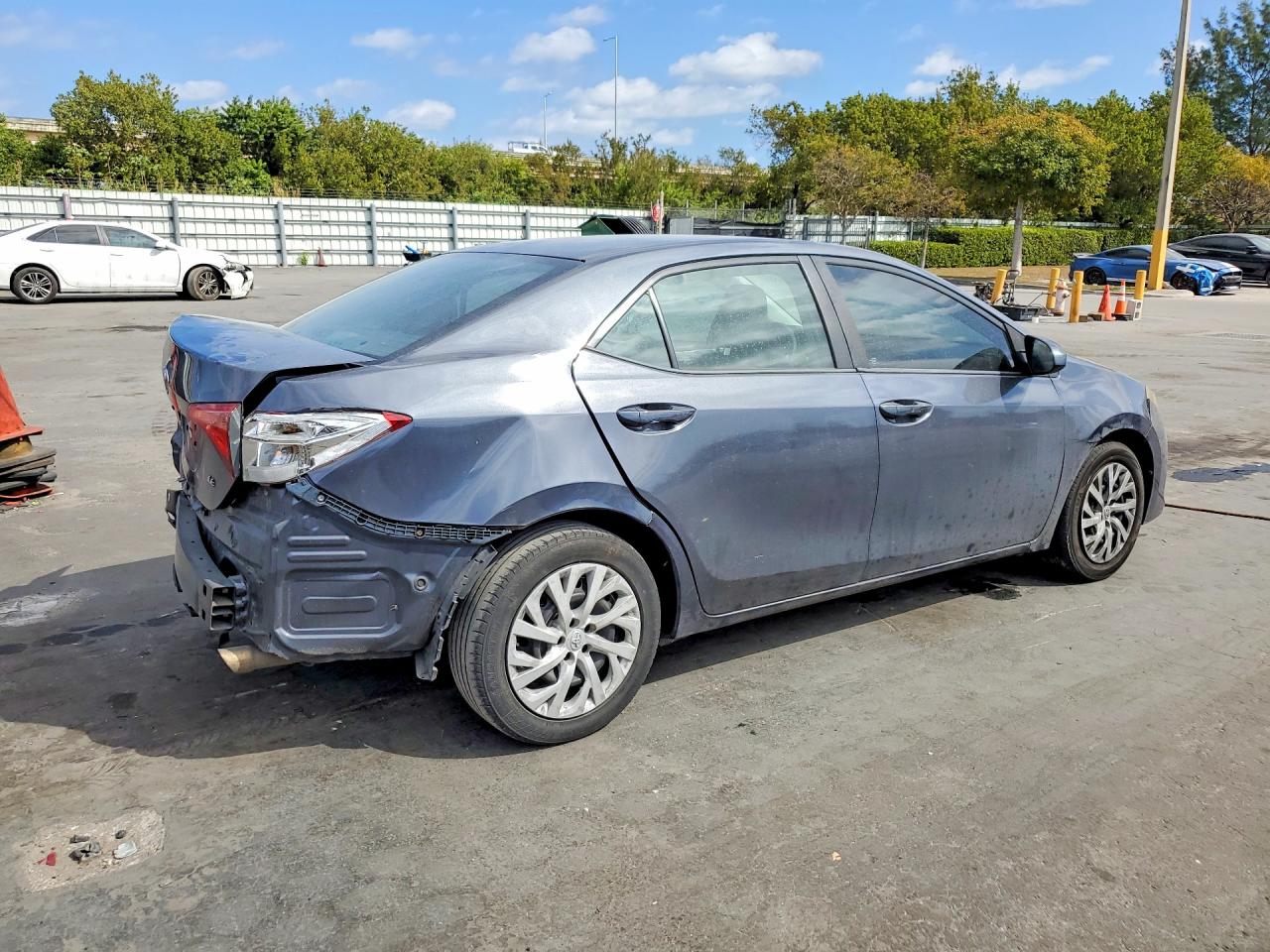 2017 TOYOTA COROLLA LE photo 5