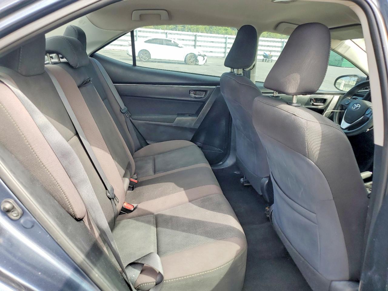 2017 TOYOTA COROLLA LE photo 19