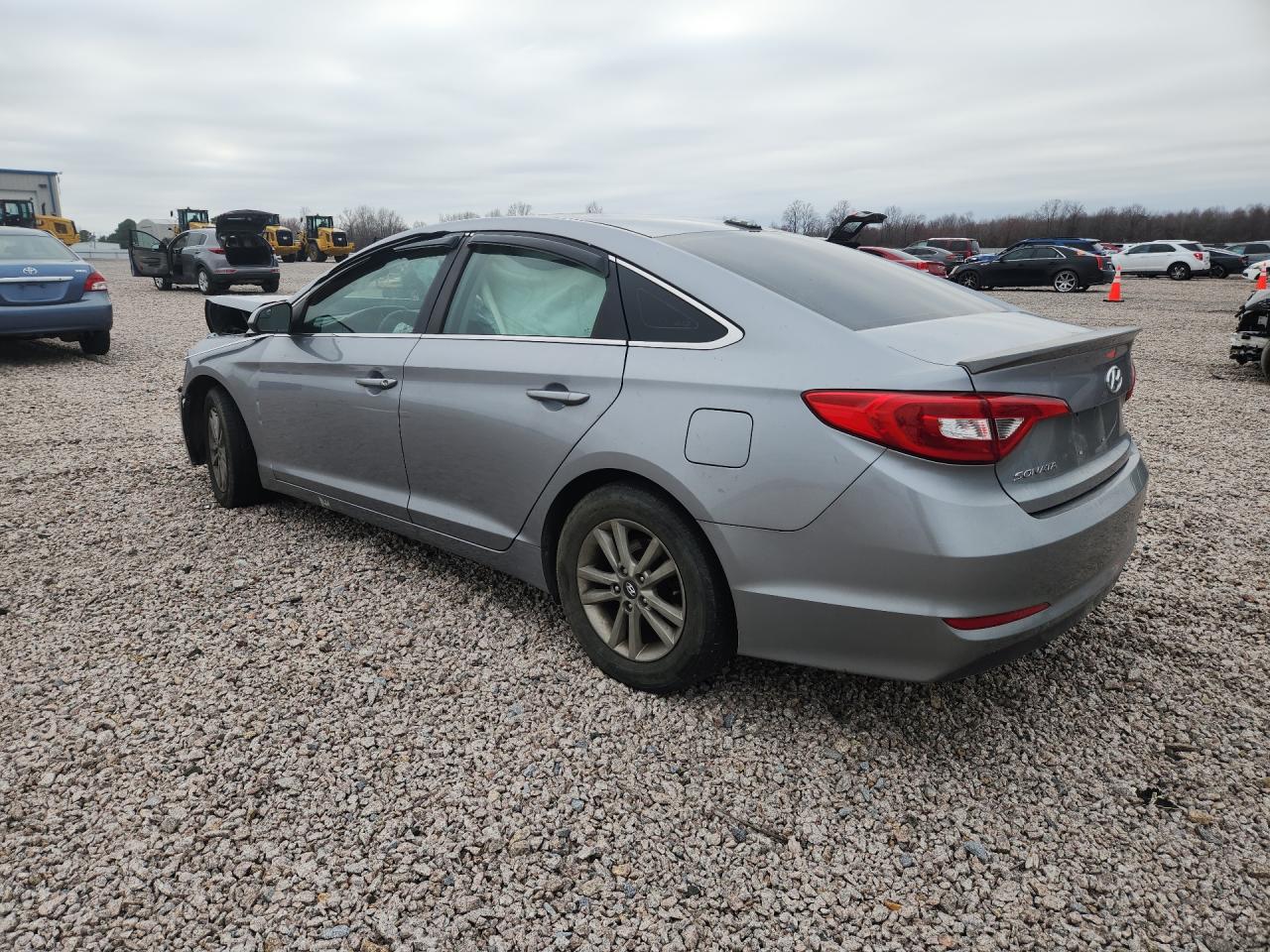 2015 HYUNDAI SONATA SE photo 2