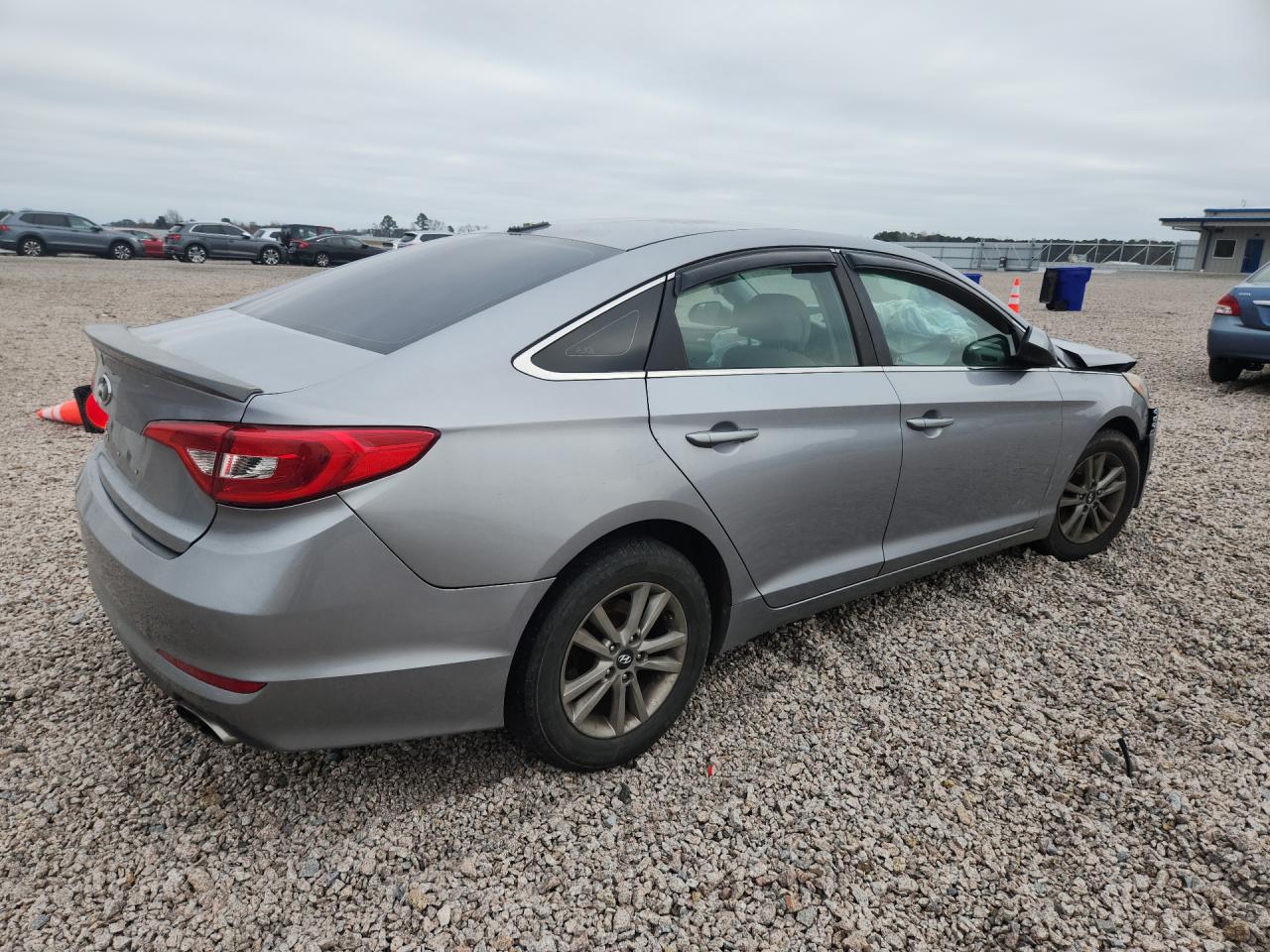 2015 HYUNDAI SONATA SE photo 3