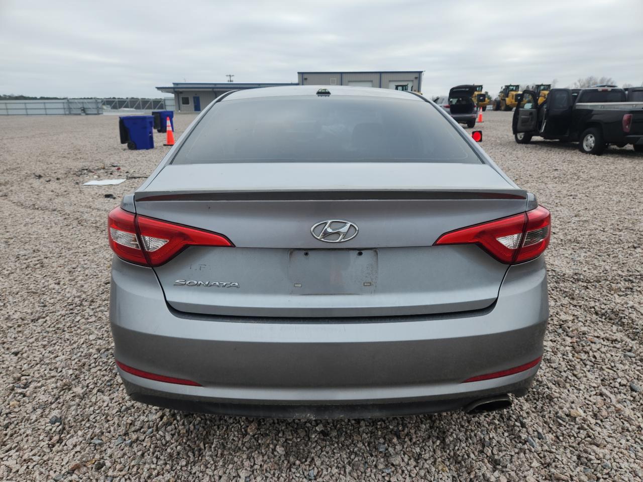 2015 HYUNDAI SONATA SE photo 6