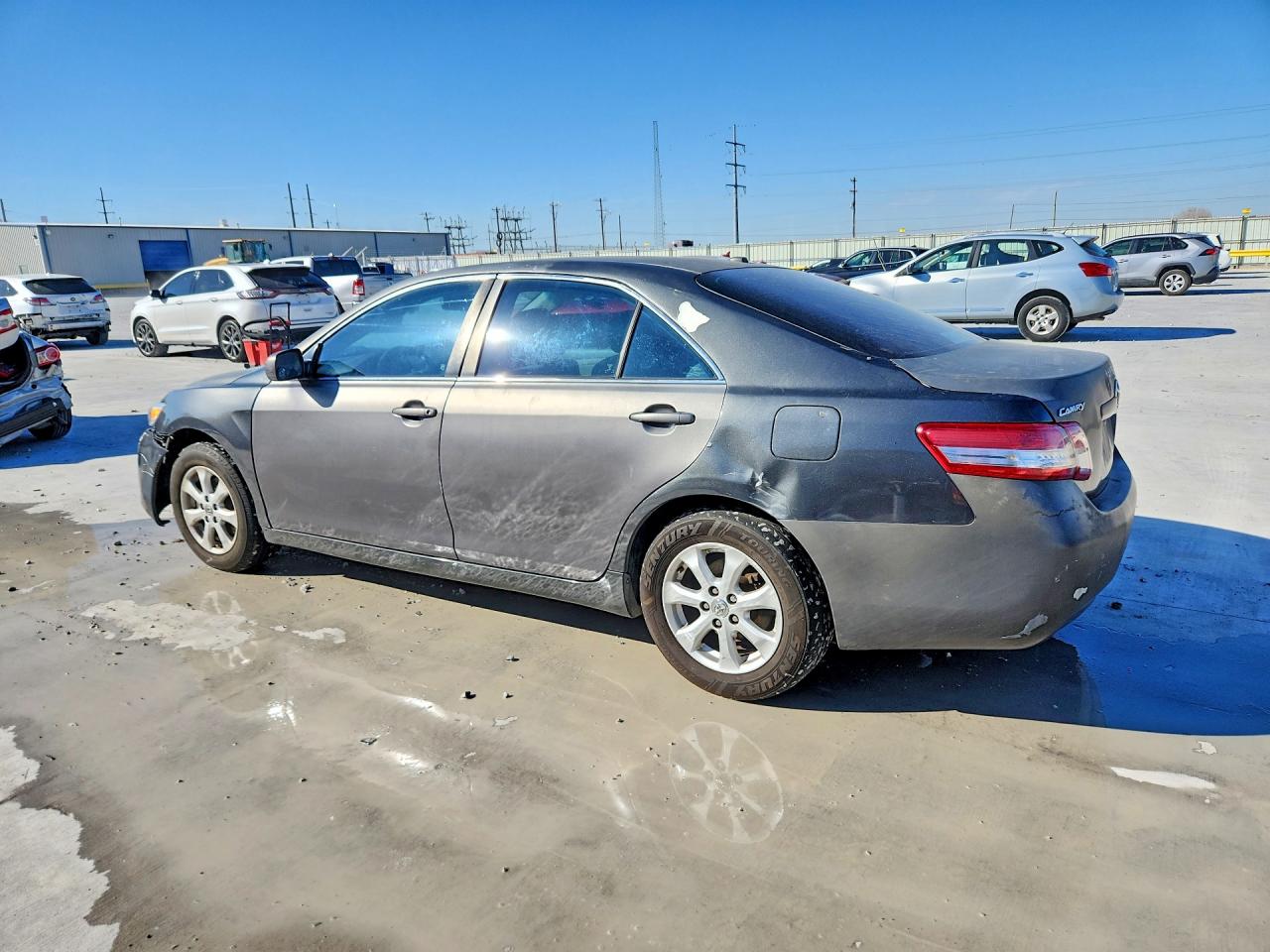 2011 TOYOTA CAMRY LE photo 4