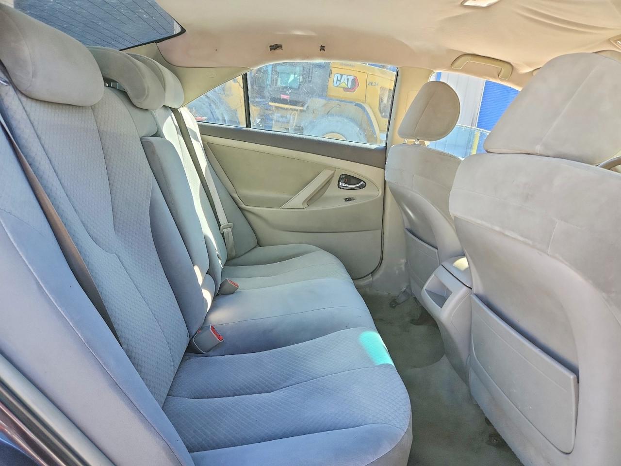 2011 TOYOTA CAMRY LE photo 28