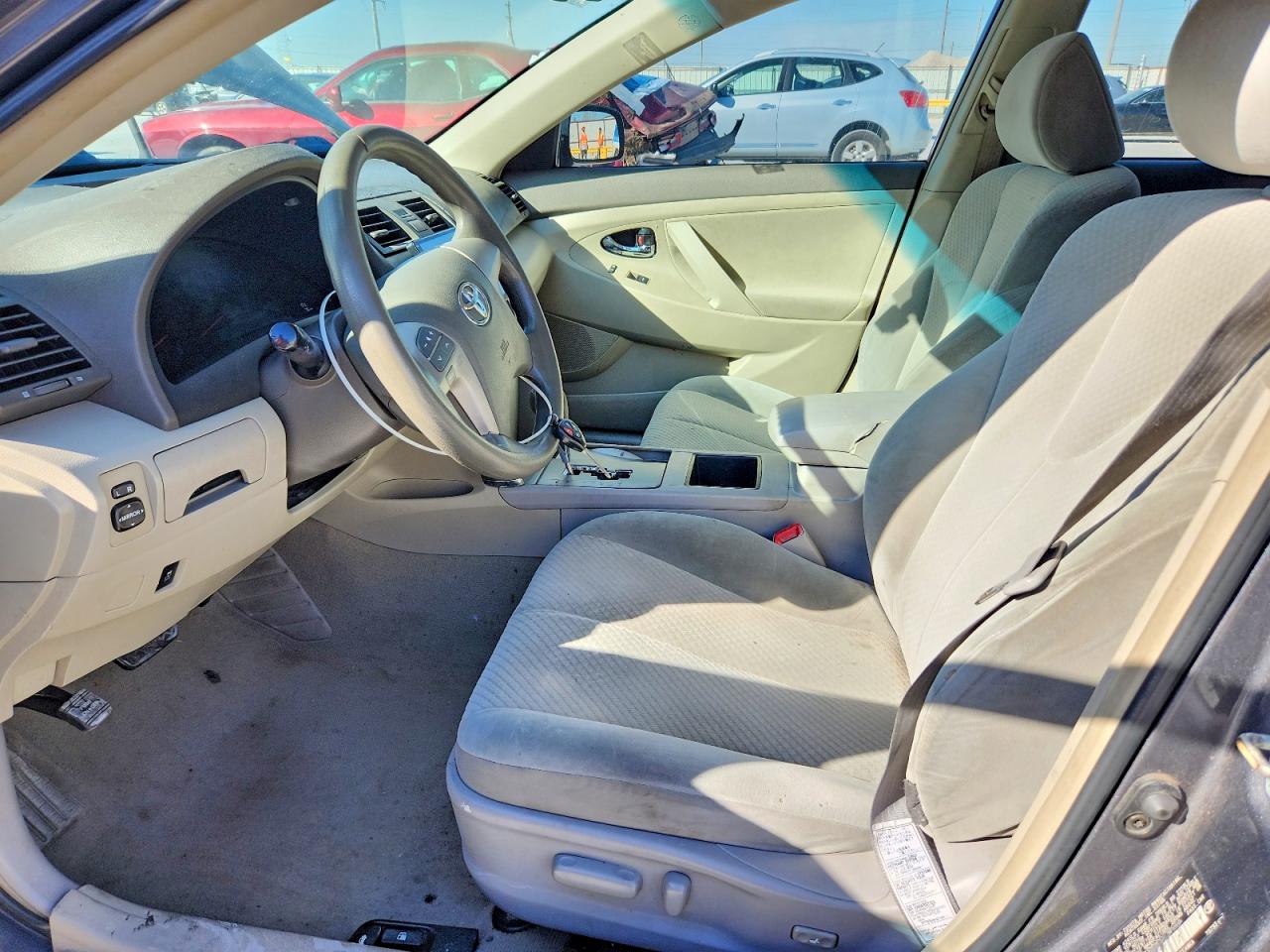 2011 TOYOTA CAMRY LE photo 19