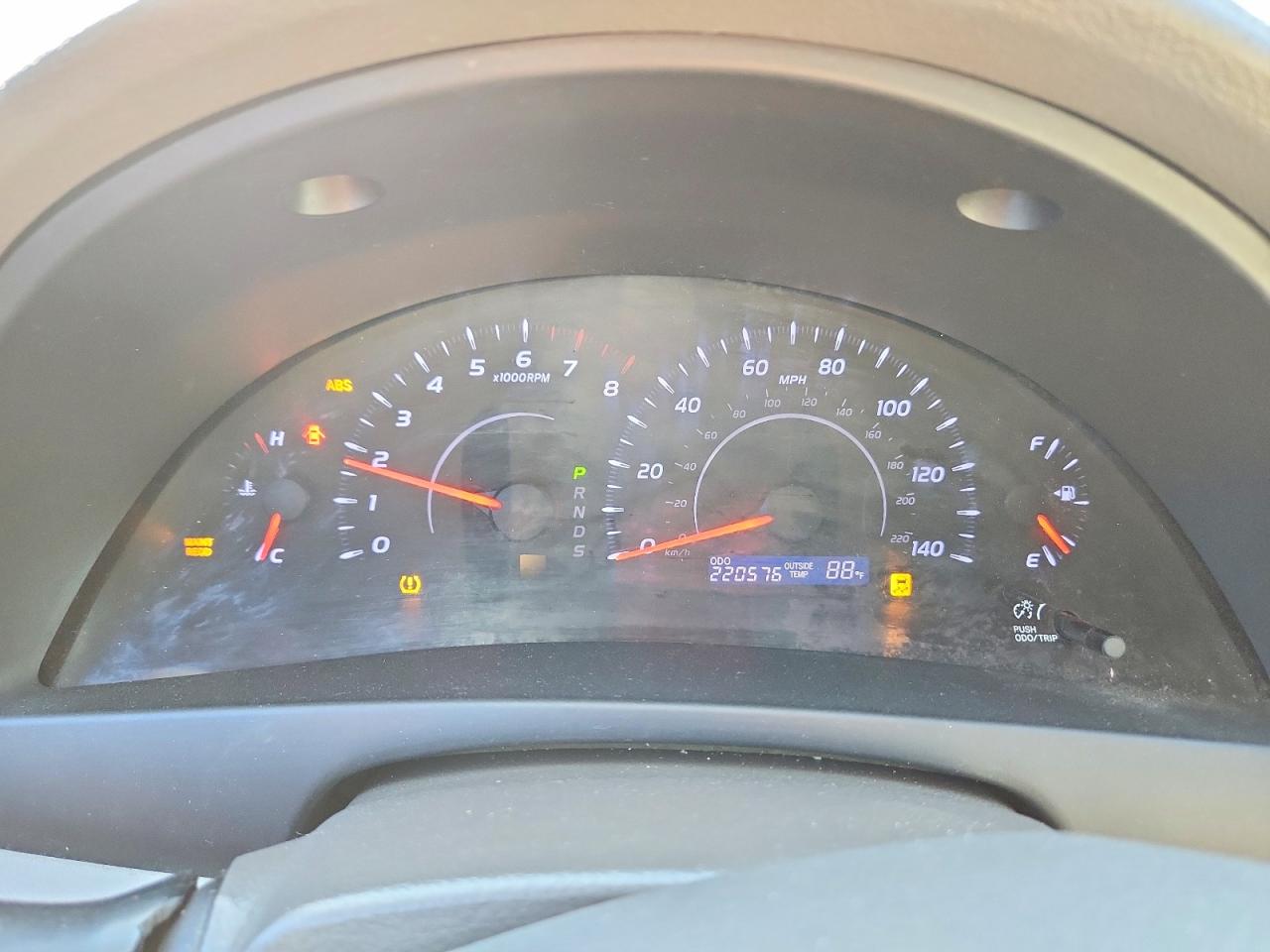 2011 TOYOTA CAMRY LE photo 25