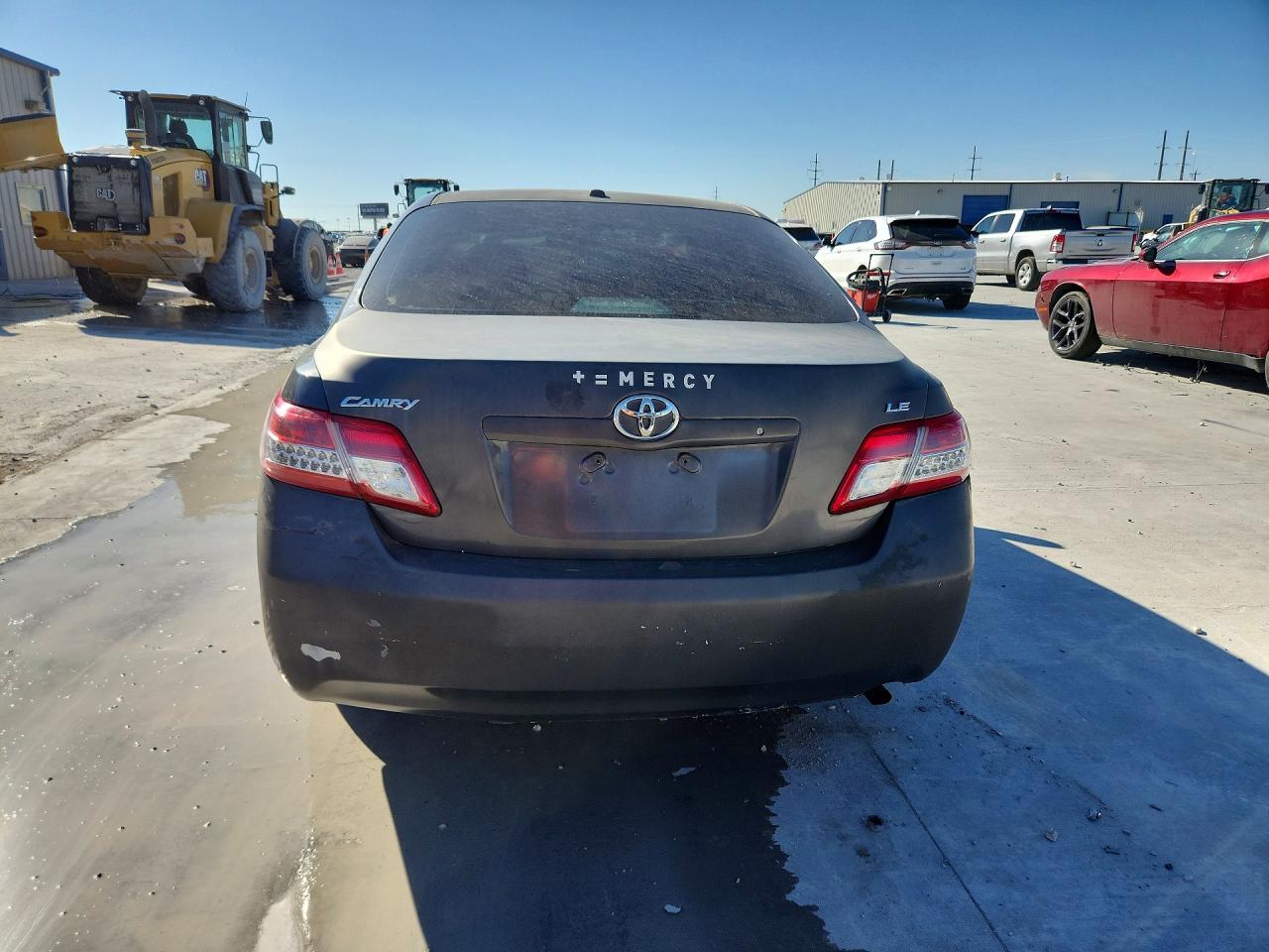 2011 TOYOTA CAMRY LE photo 16