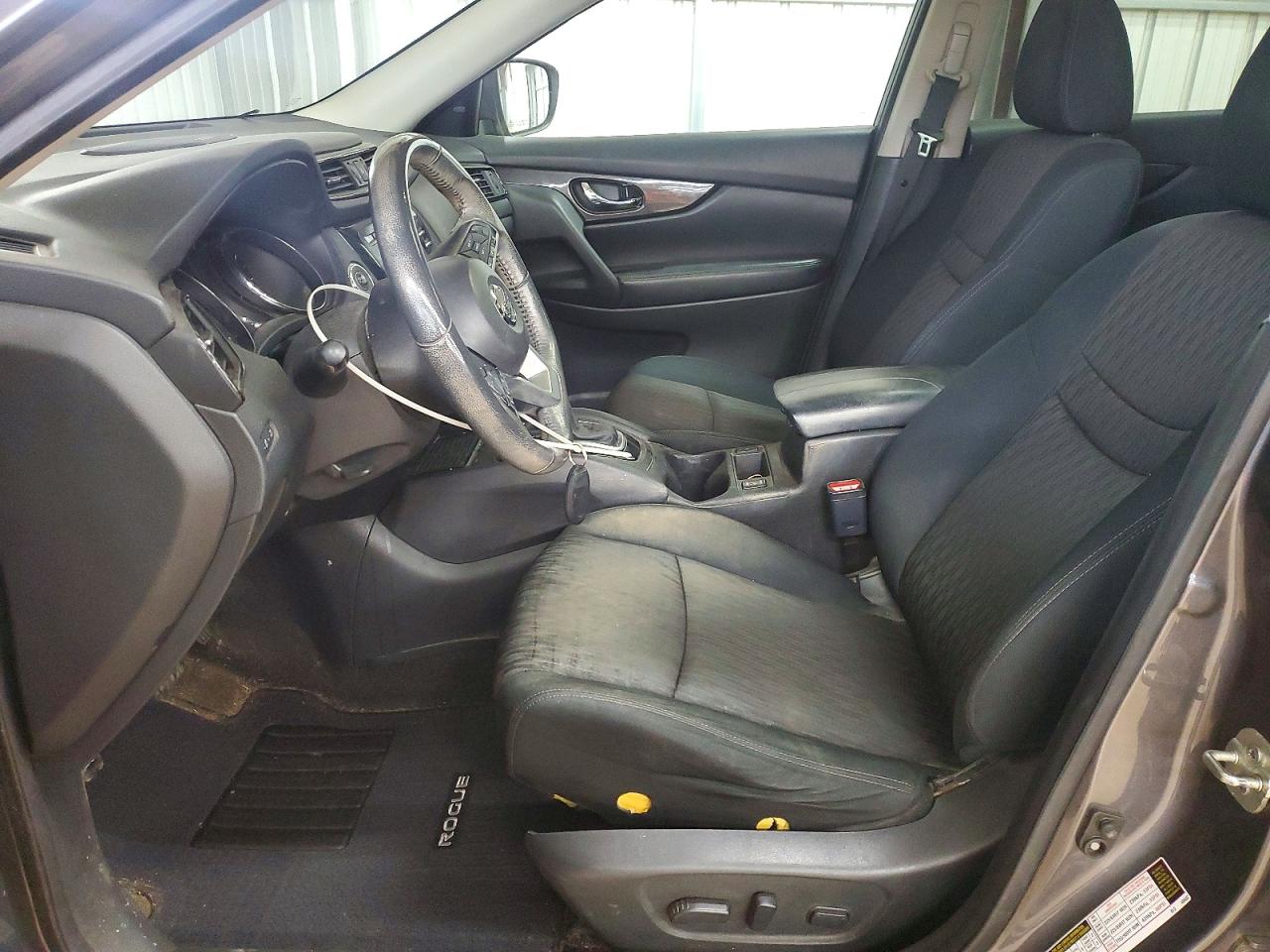 2017 NISSAN ROGUE SV photo 19