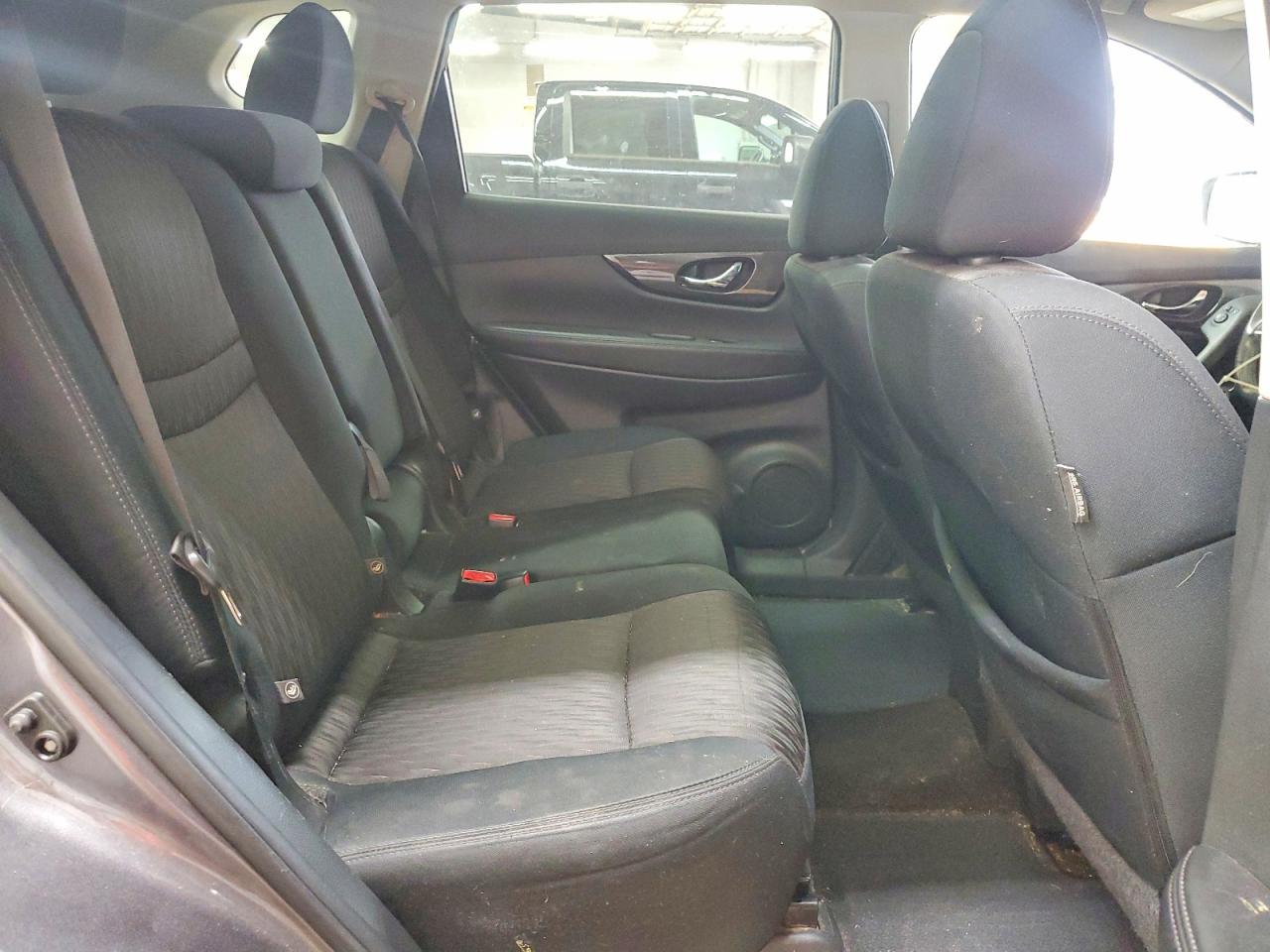 2017 NISSAN ROGUE SV photo 31