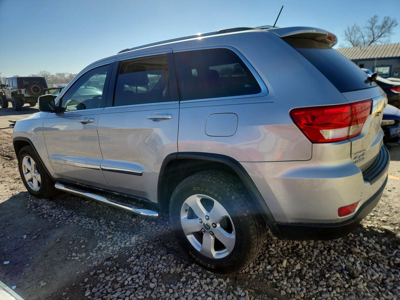 2012 JEEP GRAND CHEROKEE LAREDO photo 2