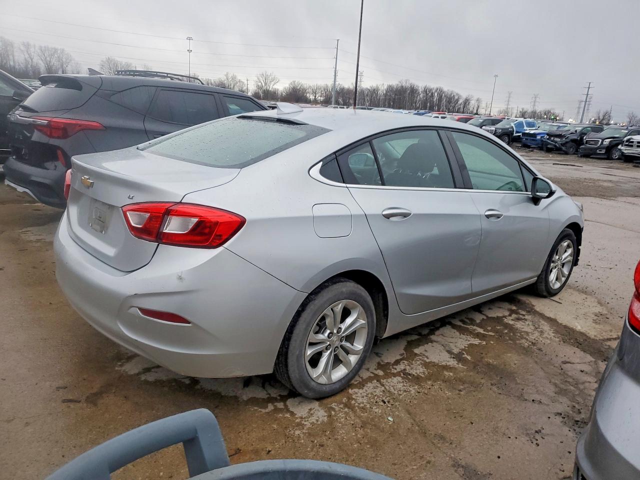 2019 CHEVROLET CRUZE LT photo 3