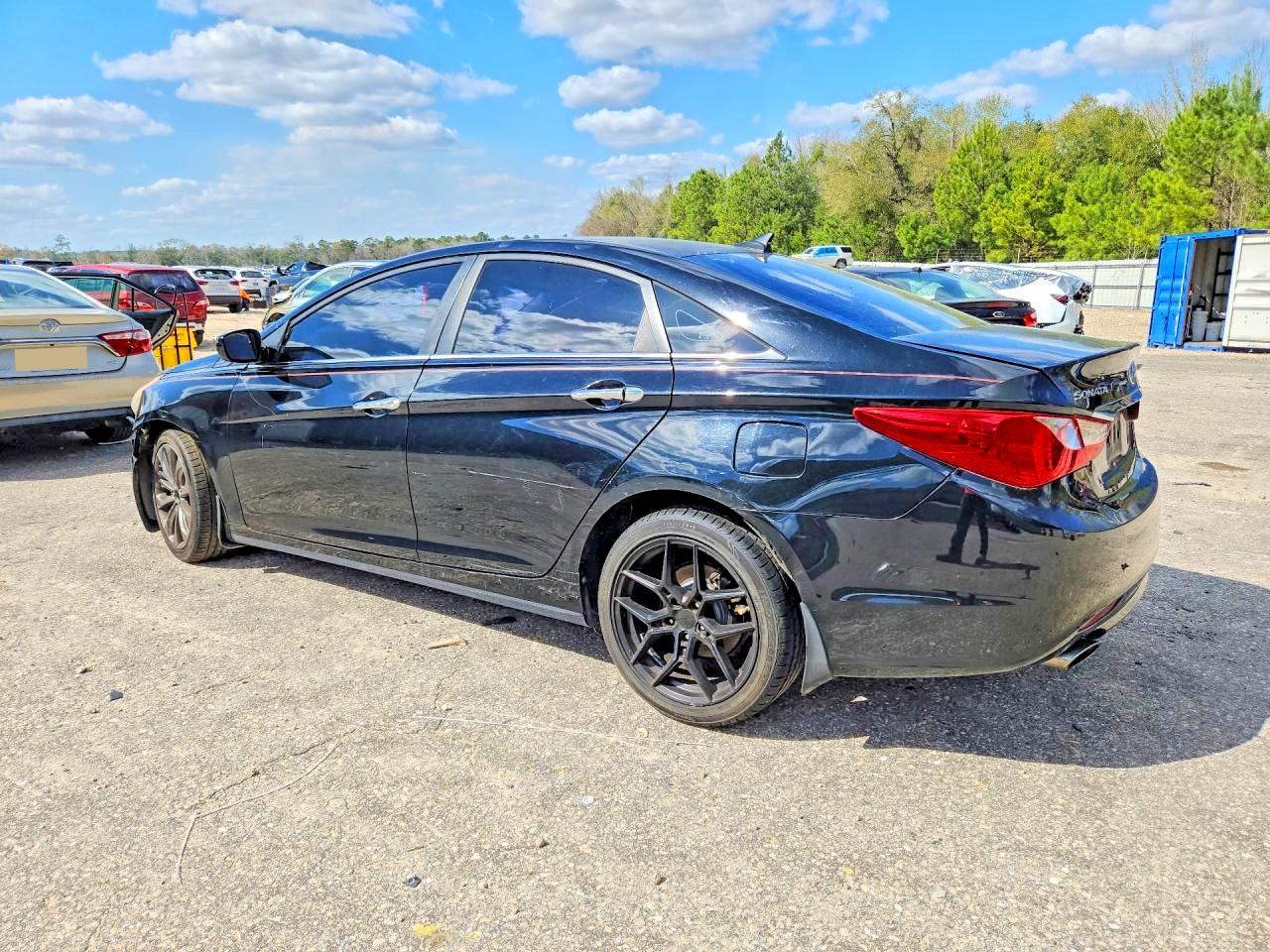 2011 HYUNDAI SONATA SE photo 2