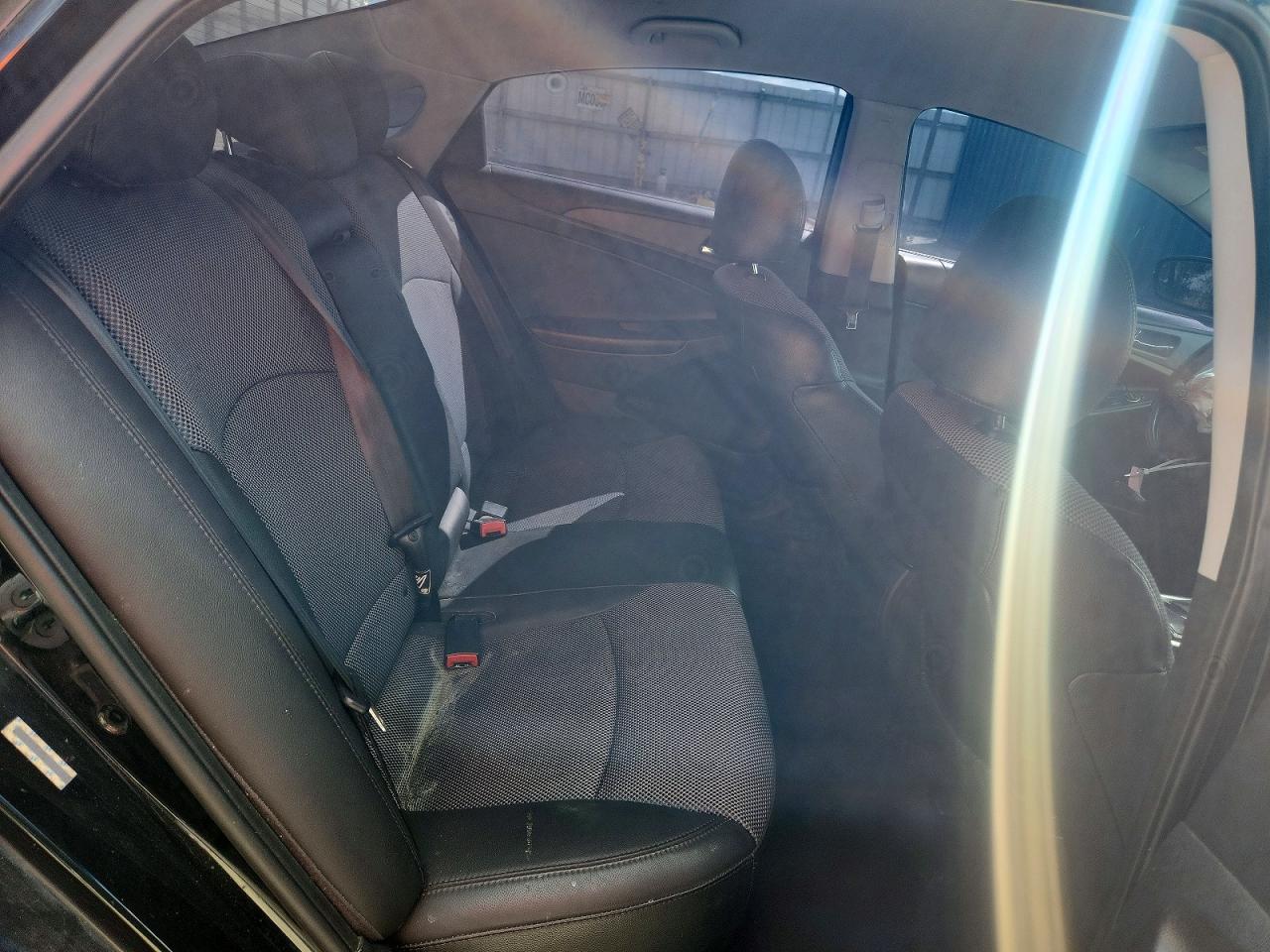 2011 HYUNDAI SONATA SE photo 10