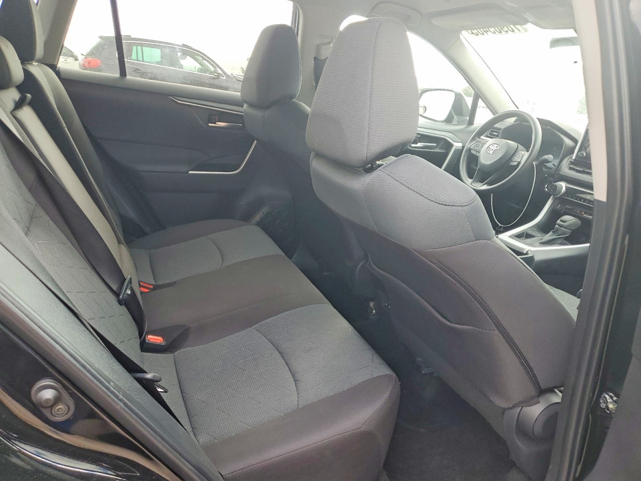 2025 TOYOTA RAV4 XLE photo 11