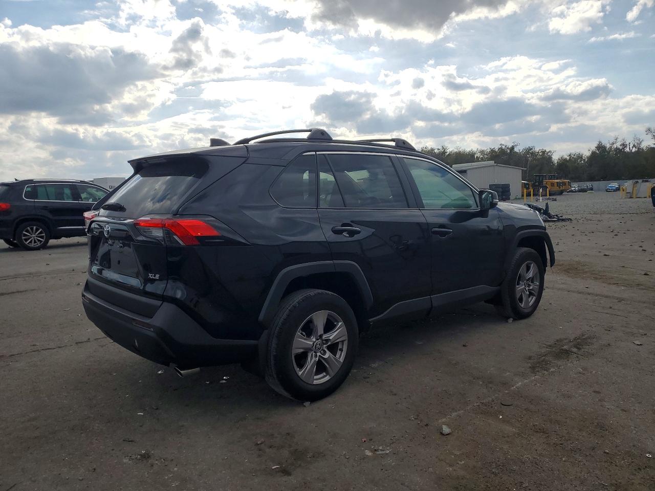 2025 TOYOTA RAV4 XLE photo 3