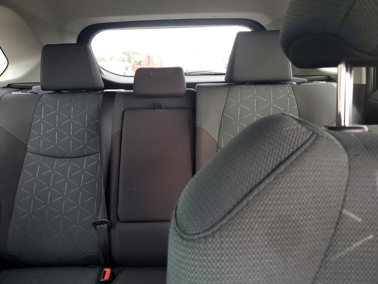2025 TOYOTA RAV4 XLE photo 10