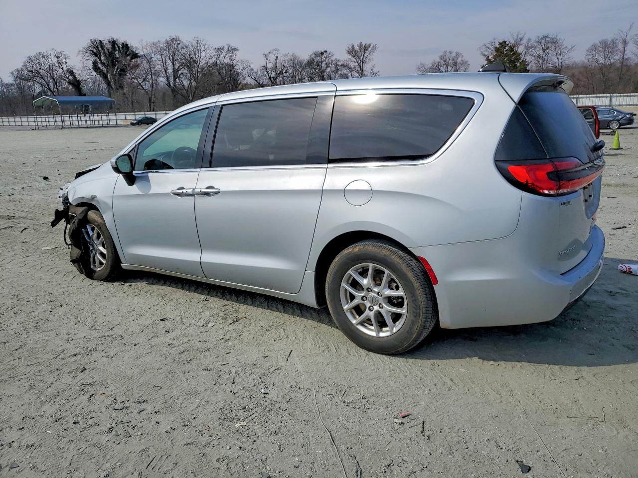 2023 CHRYSLER PACIFICA TOURING L photo 2
