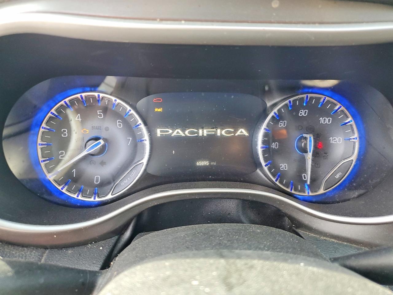 2023 CHRYSLER PACIFICA TOURING L photo 9