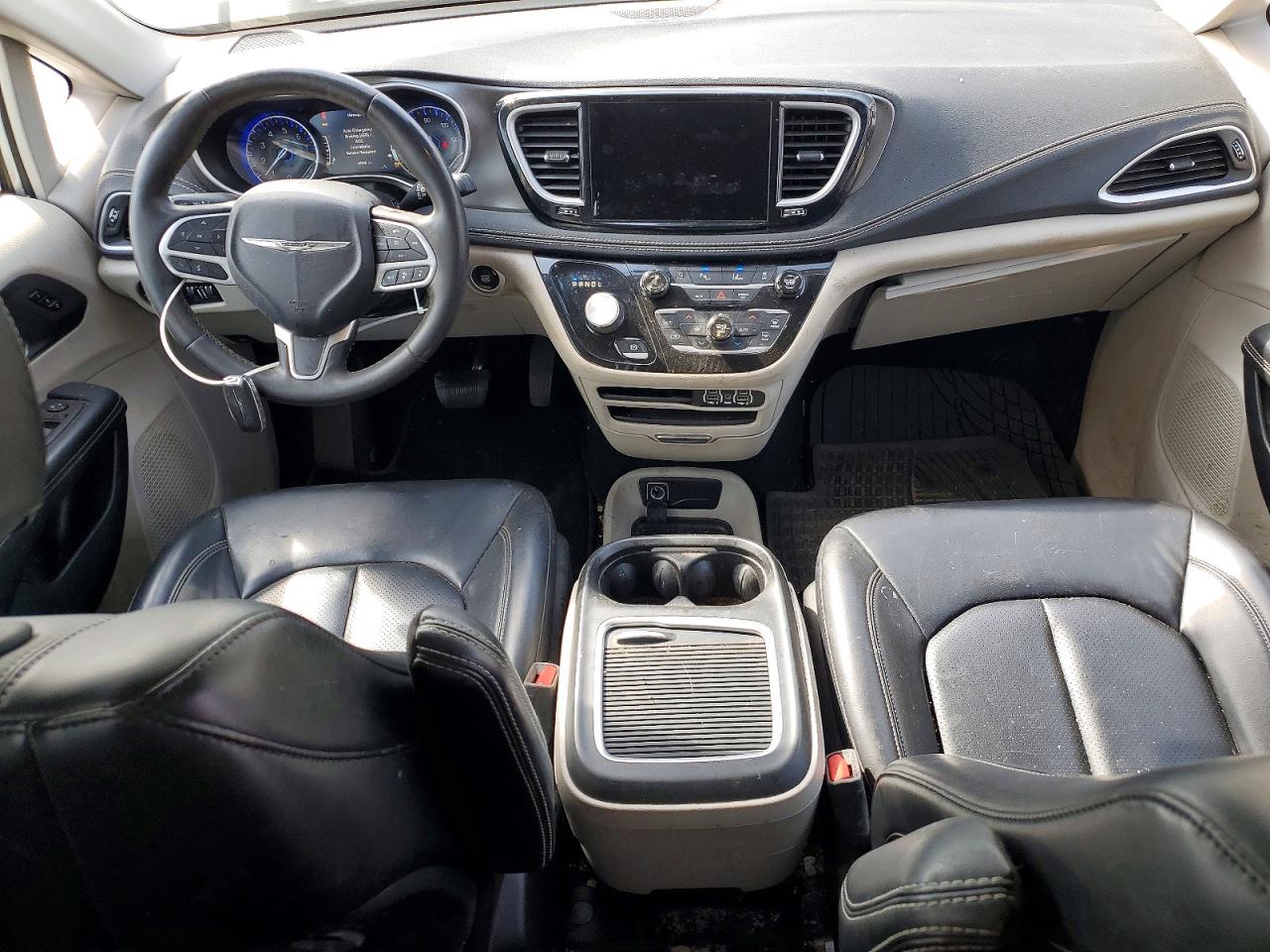 2023 CHRYSLER PACIFICA TOURING L photo 8