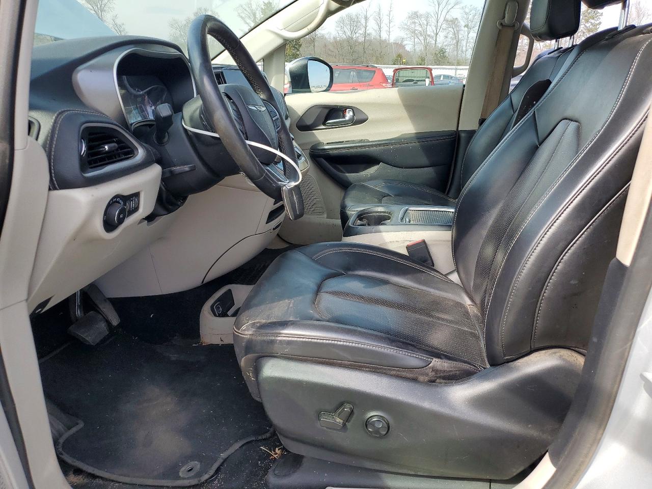 2023 CHRYSLER PACIFICA TOURING L photo 7