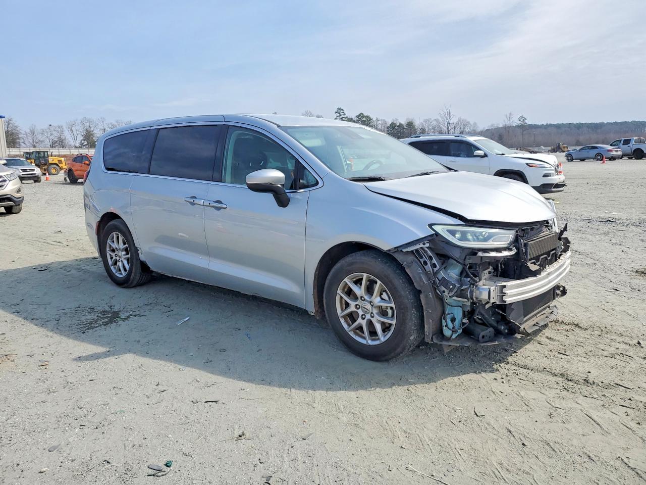 2023 CHRYSLER PACIFICA TOURING L photo 4