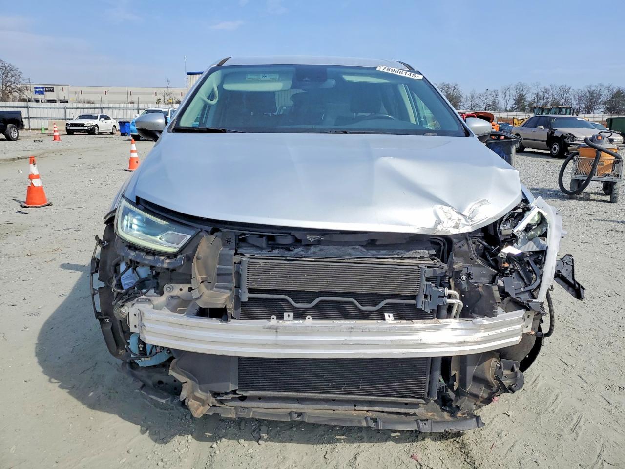 2023 CHRYSLER PACIFICA TOURING L photo 5