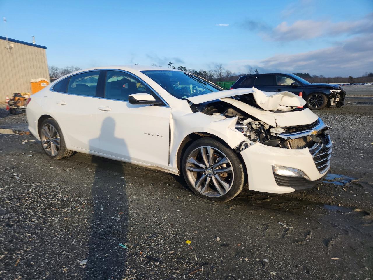 2022 CHEVROLET MALIBU LT photo 4