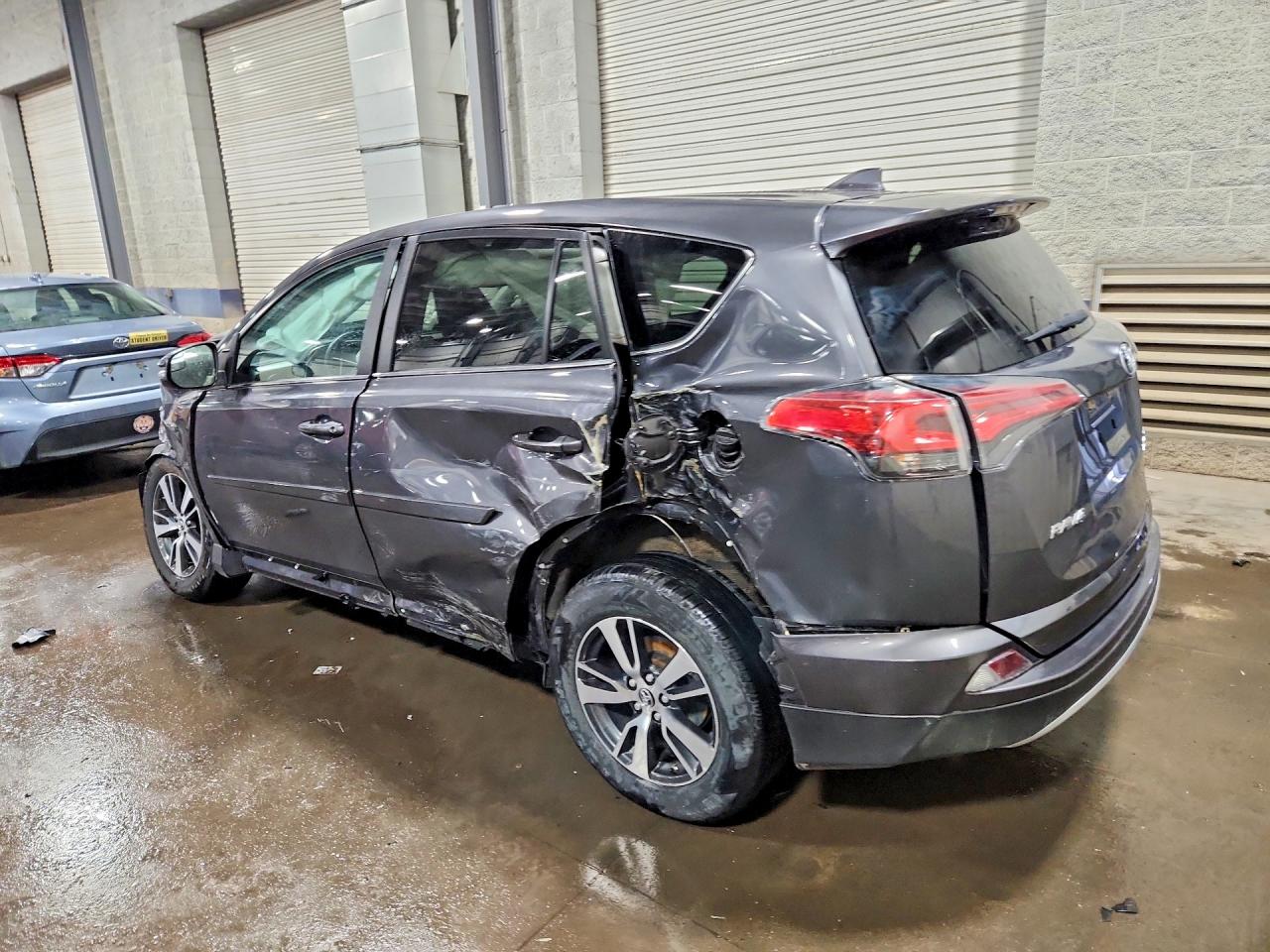 2018 TOYOTA RAV4 XLE photo 3