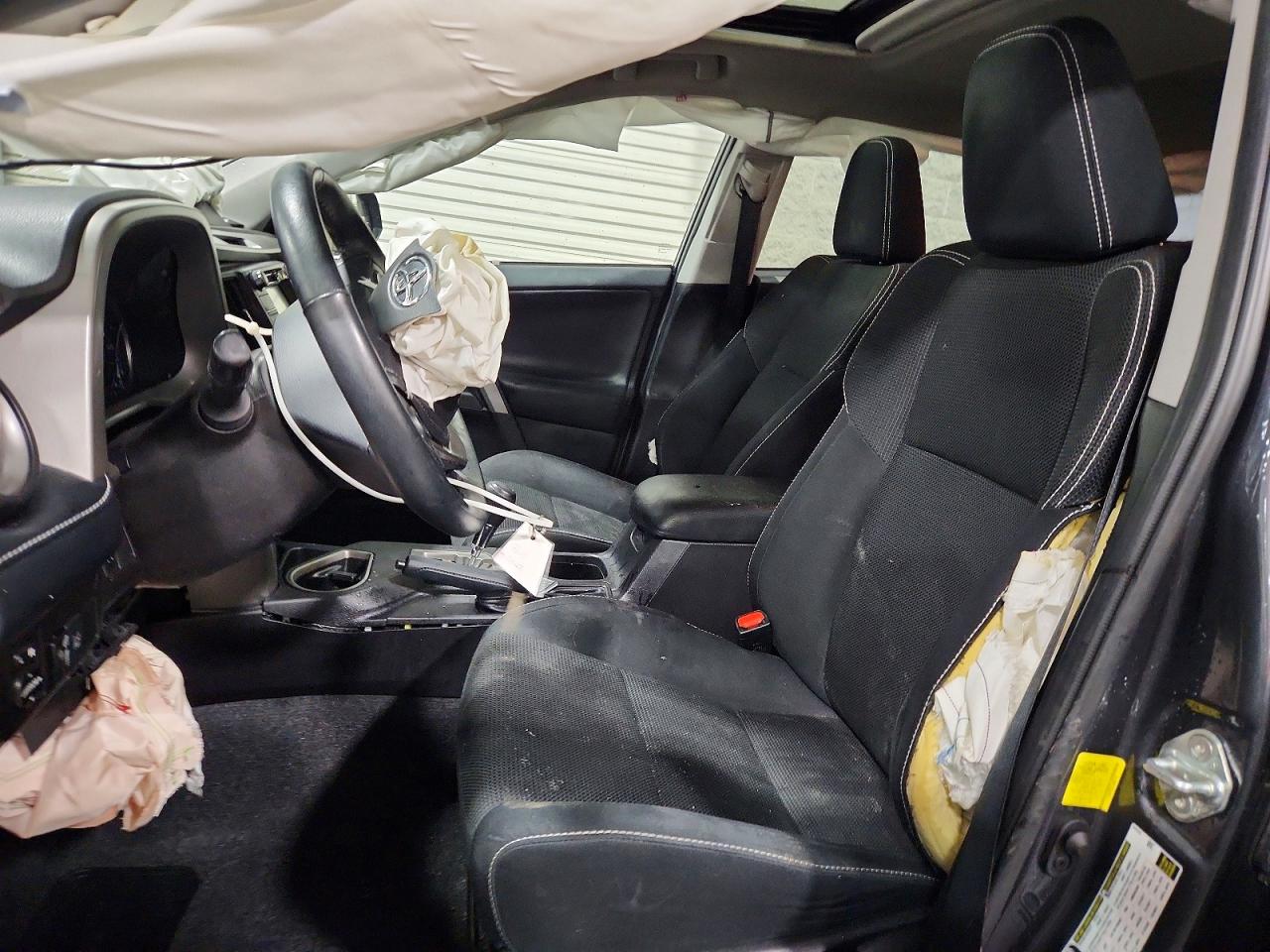 2018 TOYOTA RAV4 XLE photo 13
