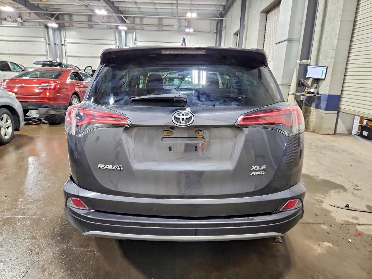 2018 TOYOTA RAV4 XLE photo 11