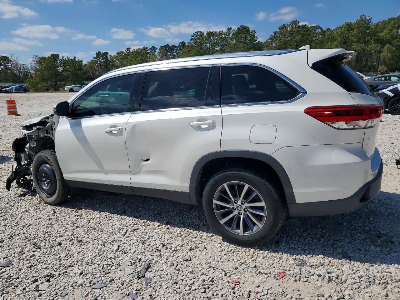 2019 TOYOTA HIGHLANDER photo 4