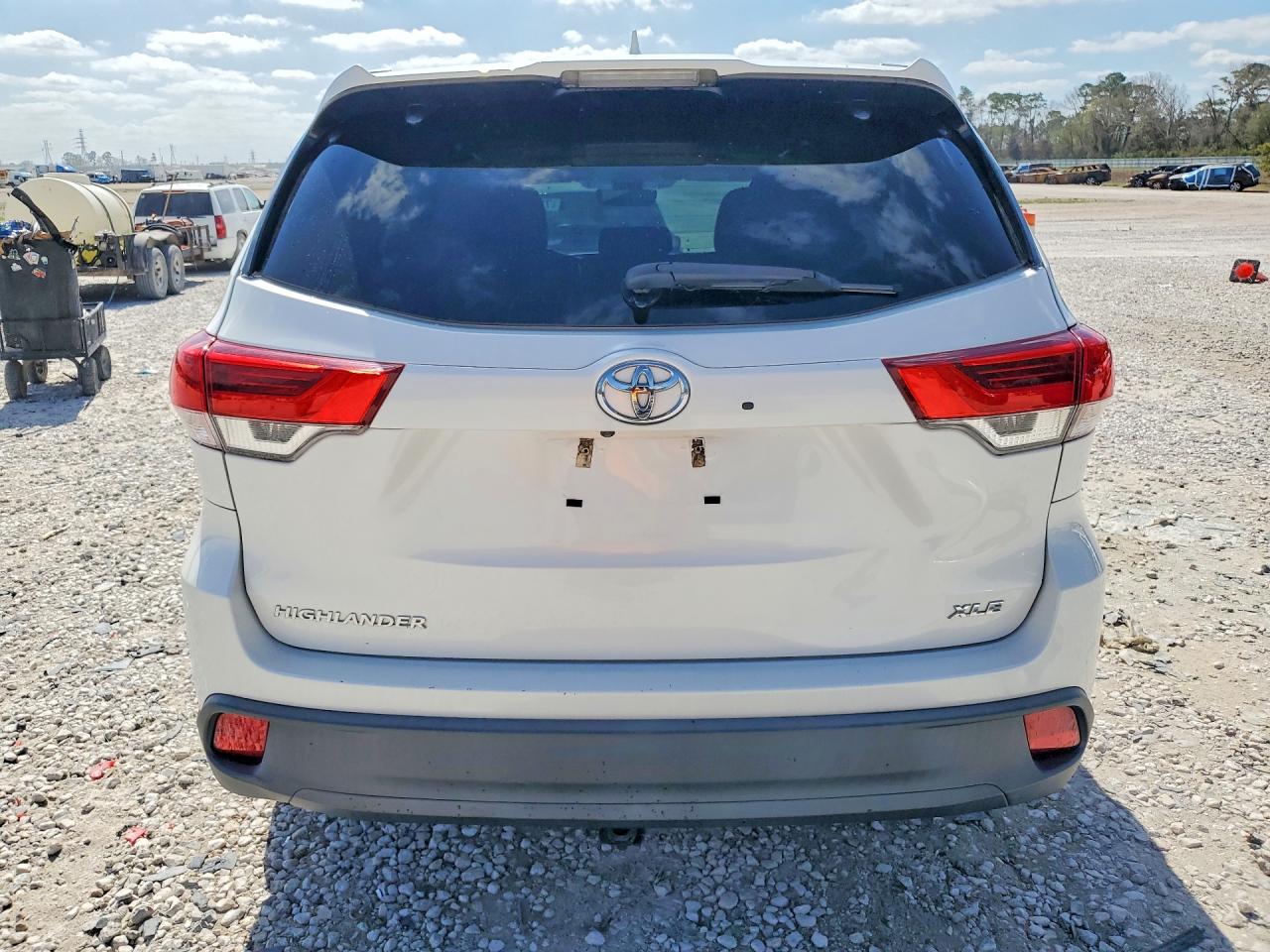 2019 TOYOTA HIGHLANDER photo 16