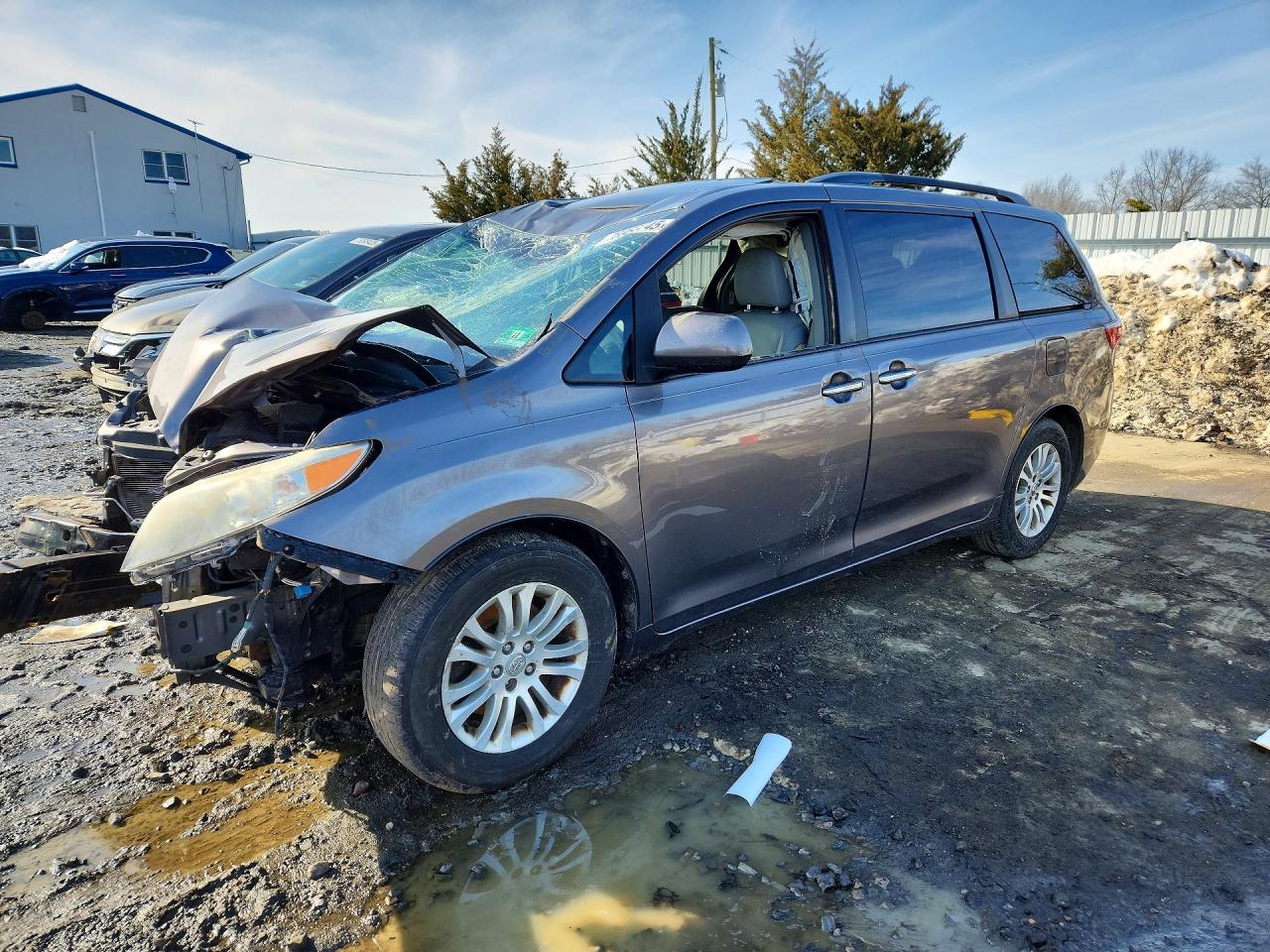 2015 TOYOTA SIENNA