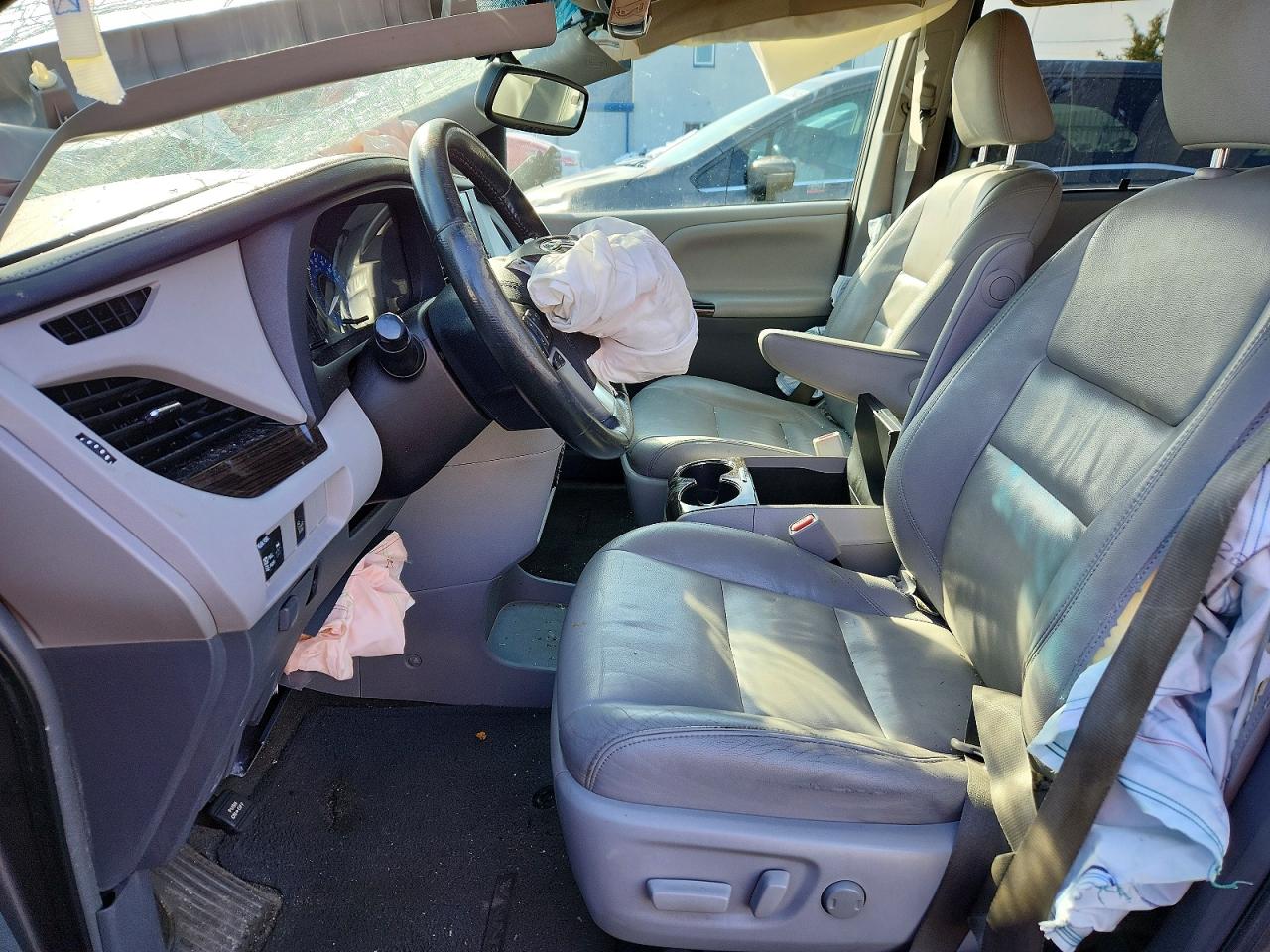 2015 TOYOTA SIENNA XLE 8-PASSENGER photo 7