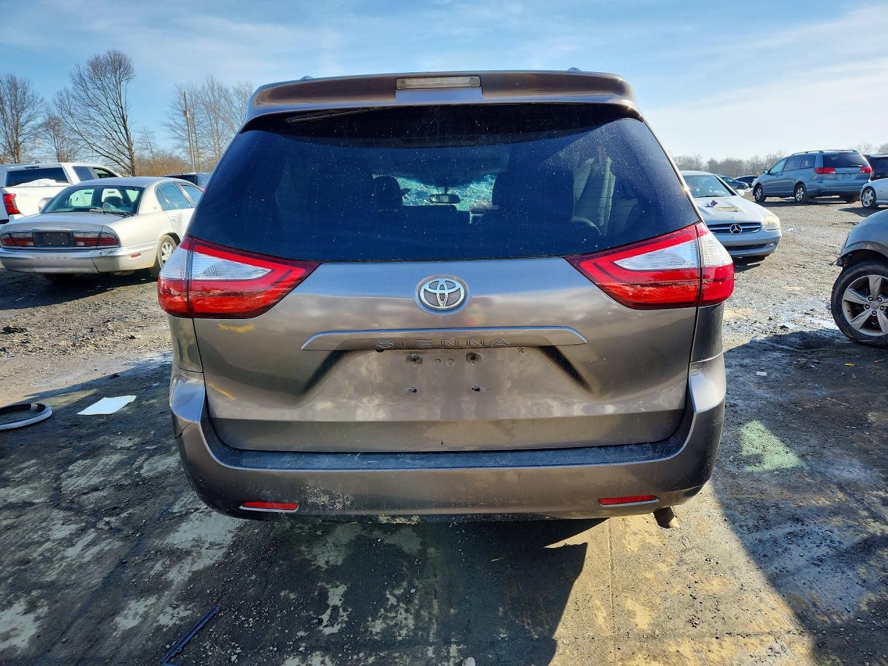 2015 TOYOTA SIENNA XLE 8-PASSENGER photo 6