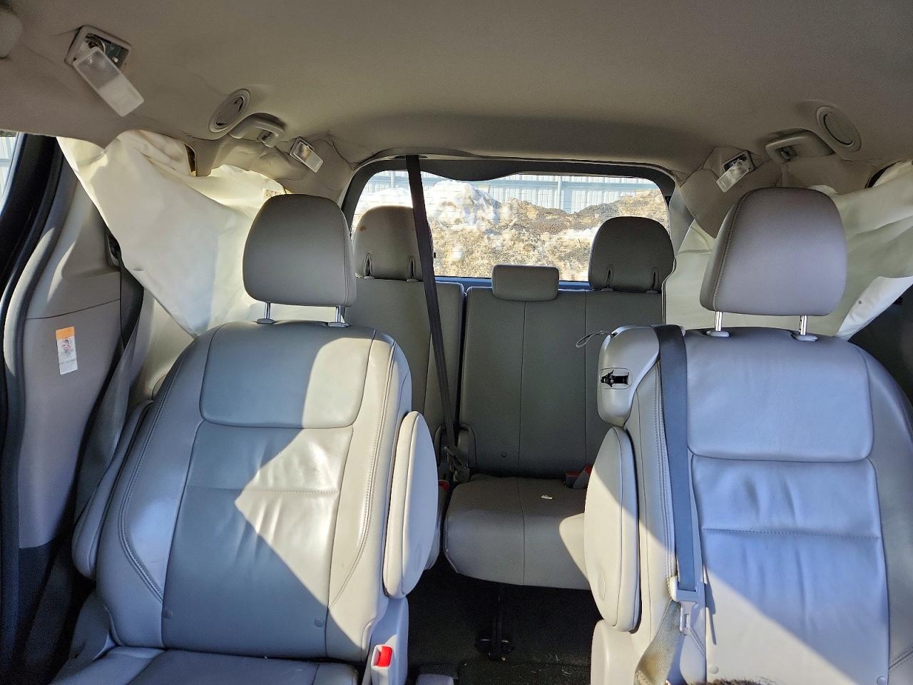 2015 TOYOTA SIENNA XLE 8-PASSENGER photo 10