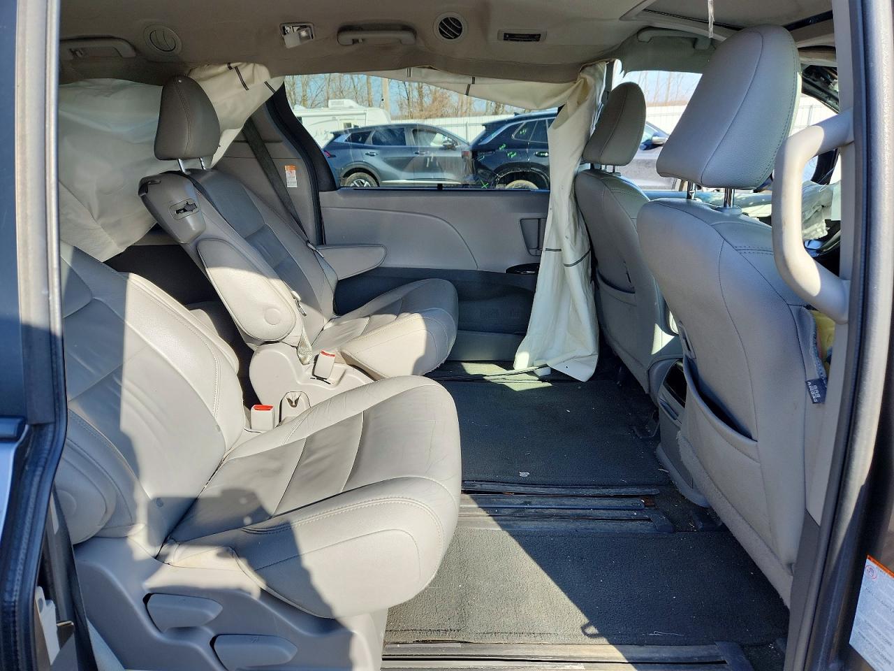 2015 TOYOTA SIENNA XLE 8-PASSENGER photo 11