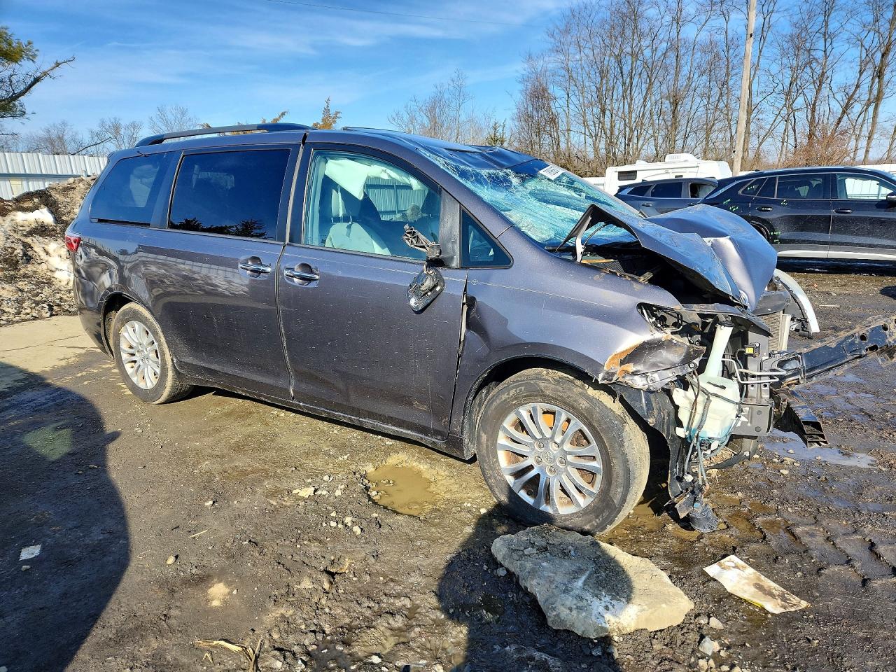 2015 TOYOTA SIENNA XLE 8-PASSENGER photo 4