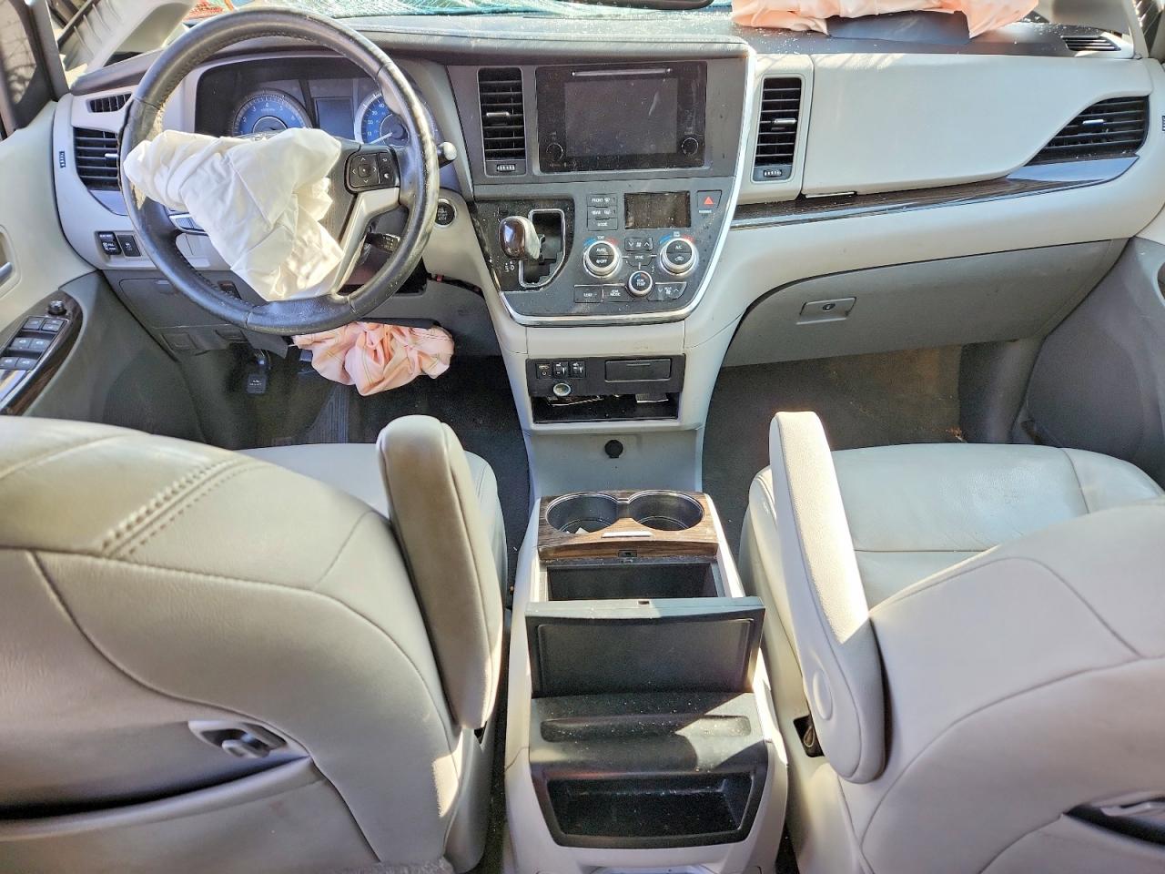 2015 TOYOTA SIENNA XLE 8-PASSENGER photo 8