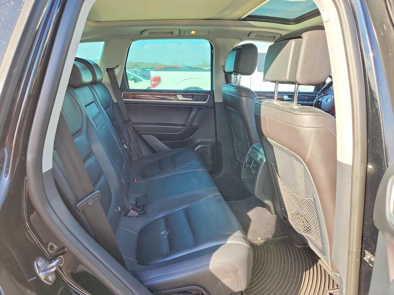 2014 VOLKSWAGEN TOUAREG V6 photo 11